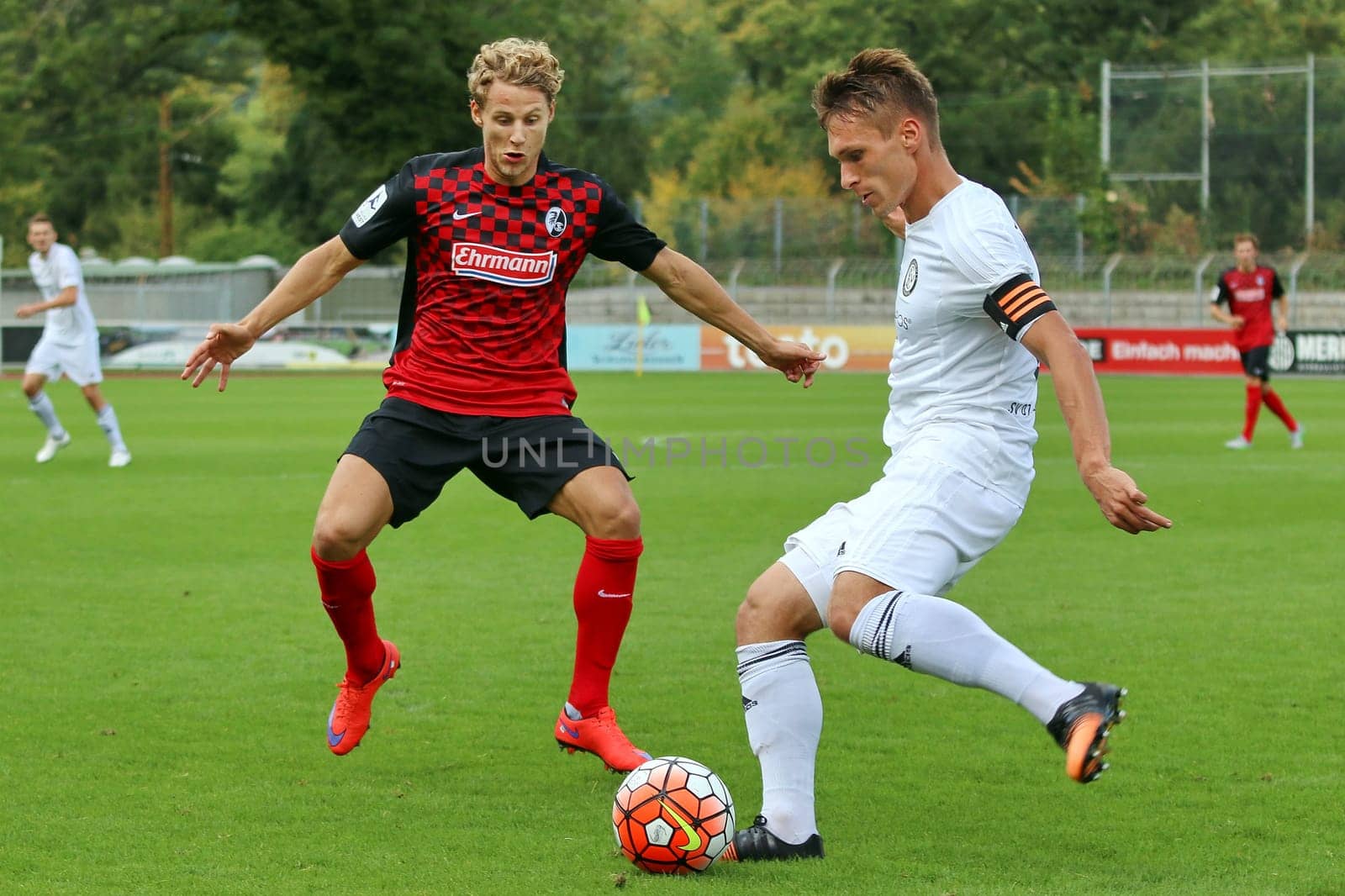 from left to right Vegar Eggen Heddenstad (Freiburg) and SVE-Captain Thomas Birk,RL SW - 15/16 - SC Freiburg II vs SV Elversberg
