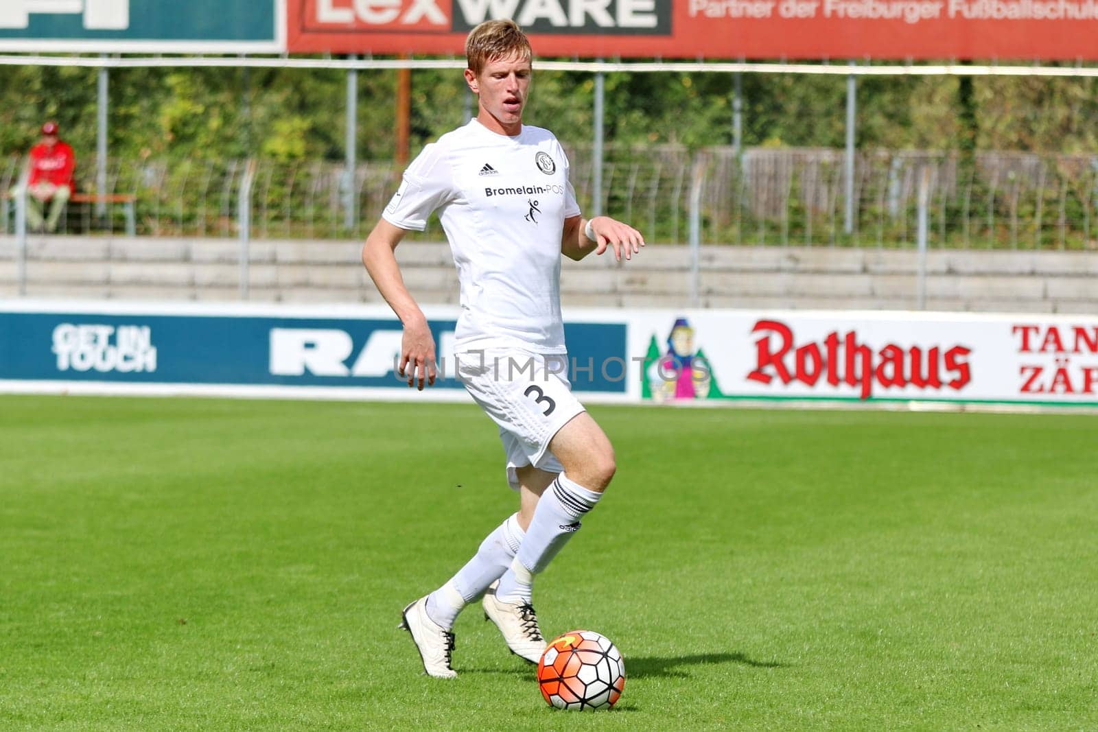 Tobias Feisthammer,Elversberg,with ball,RL SW - 15/16 - SC Freiburg II vs SV Elversberg