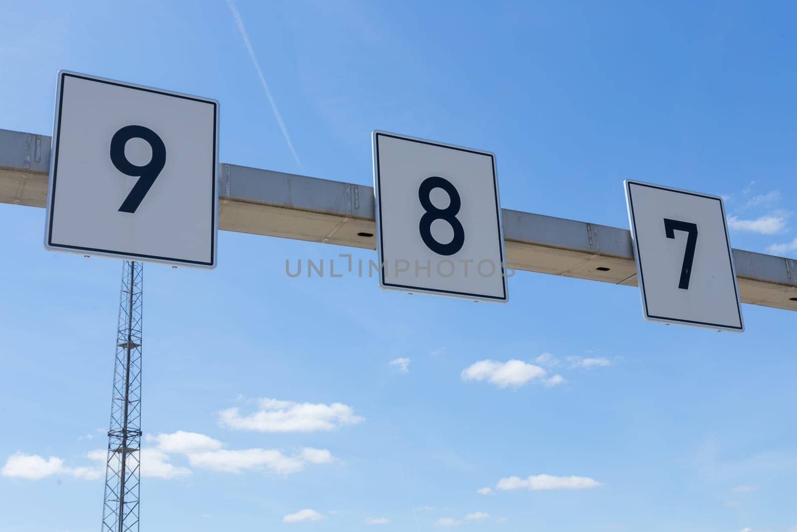 Numbering of car queues in front of the ferry from Warnemünde to Denmark