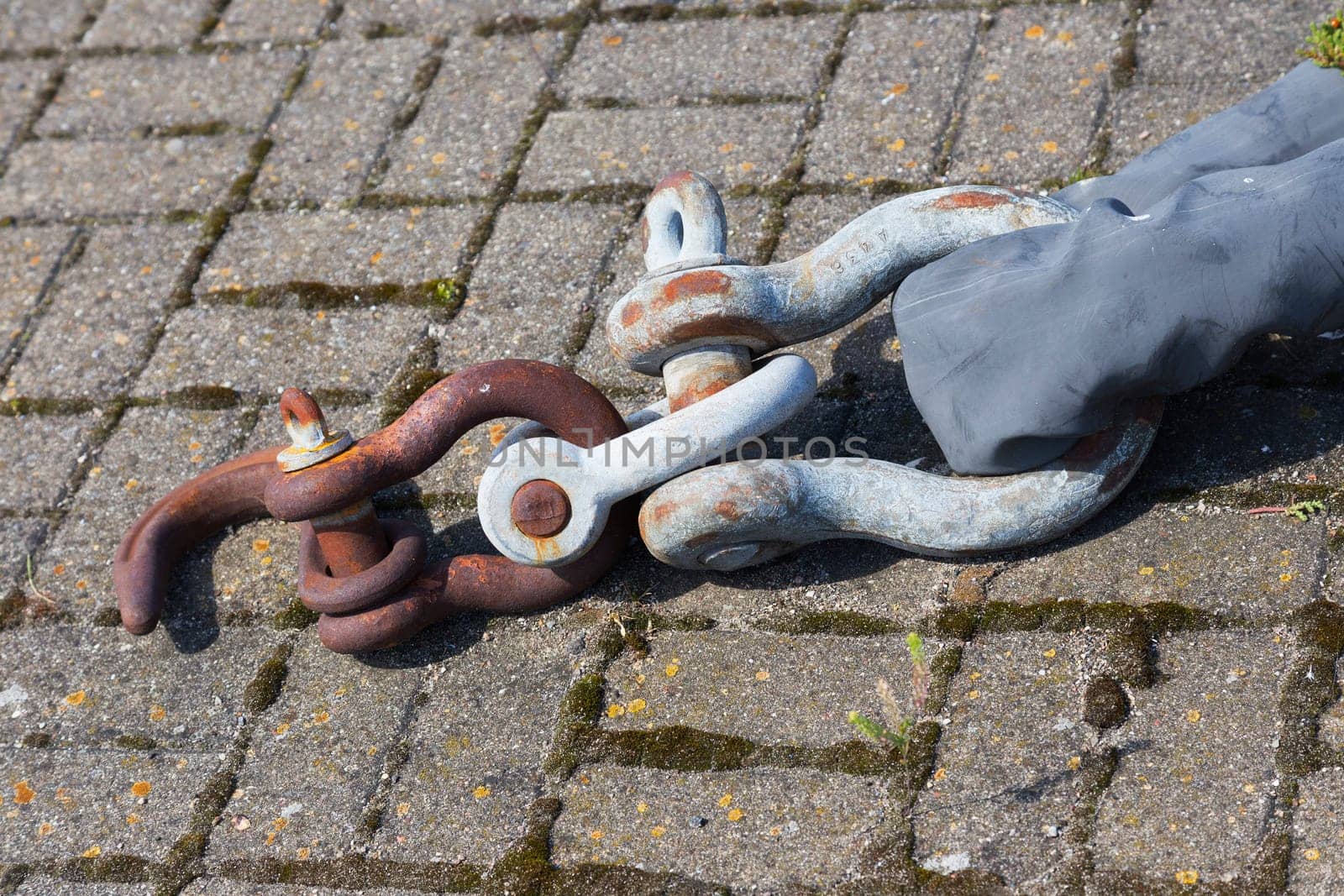 Mooring leg with shackles in the port of Warnemünde