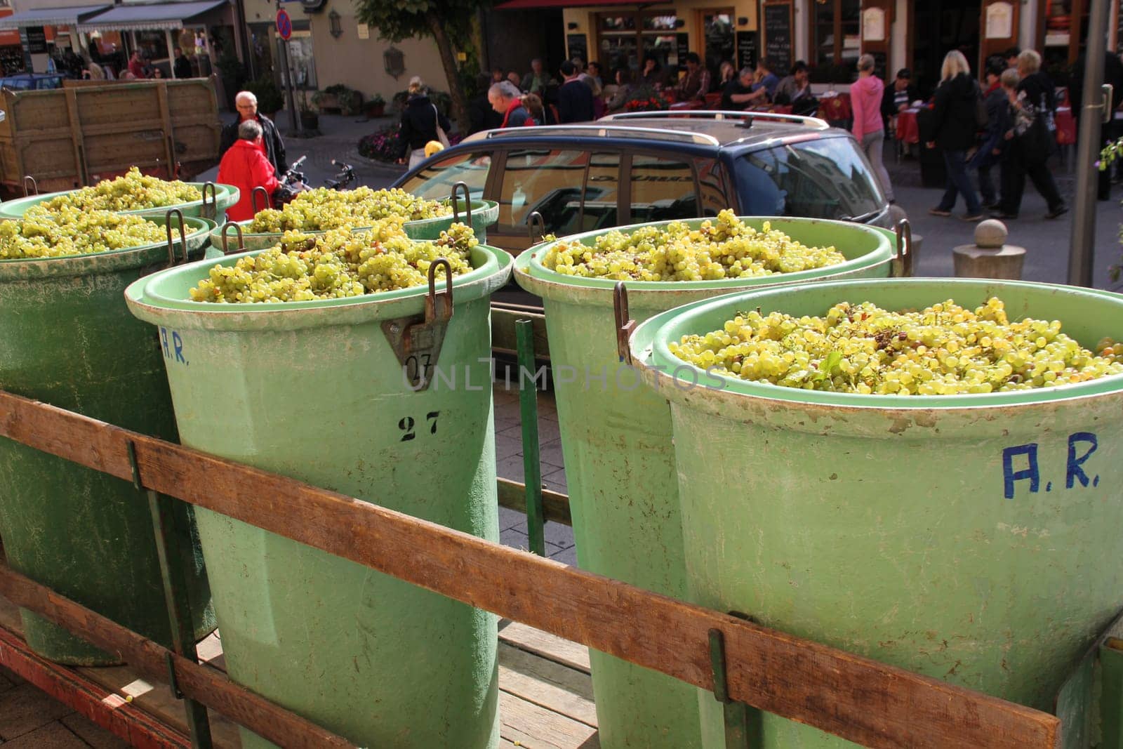 The harvest is also called autumn. In South Tyrol,people also speak of Törggelen
