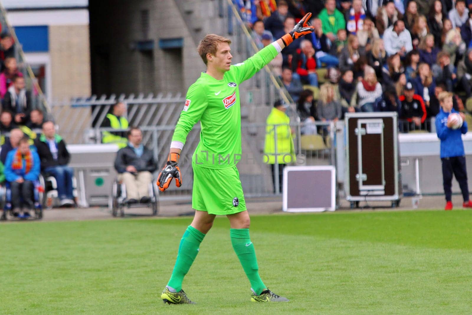 Goalkeeper Alexander Schwolow (Freiburg),Football: 2. BL 15-16: 10.