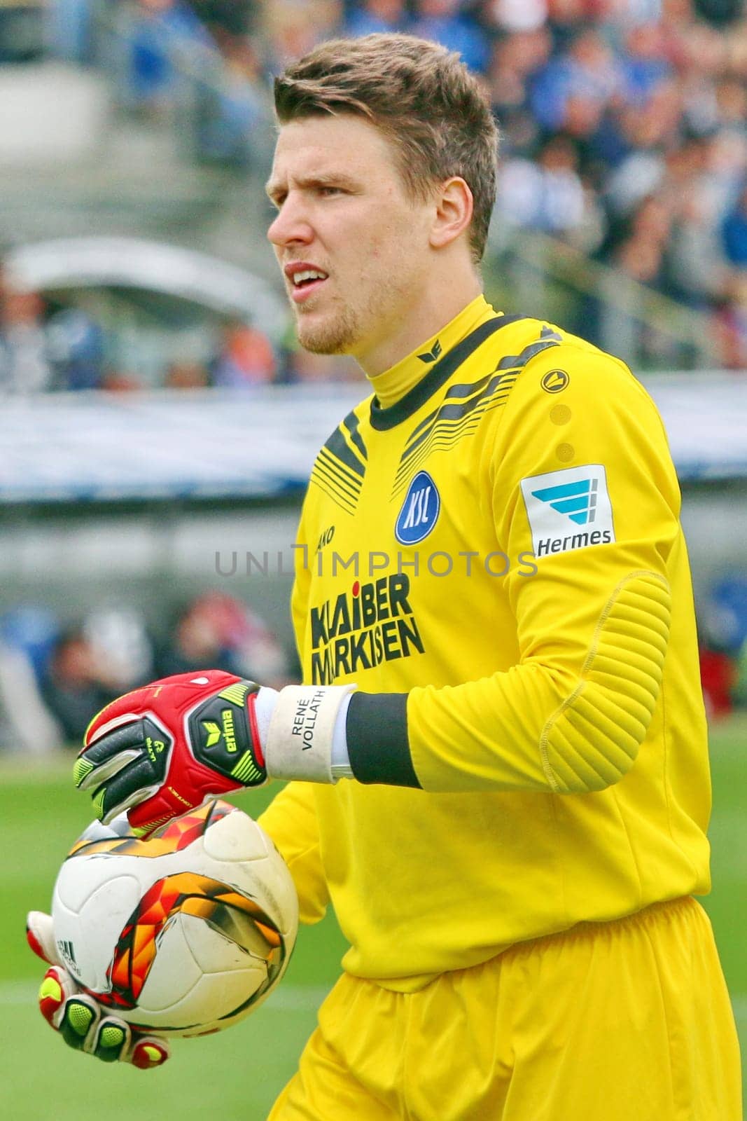 Goalkeeper,Goalkeeper,René Vollath with Ball,Football: 2. BL 15-16: 10.