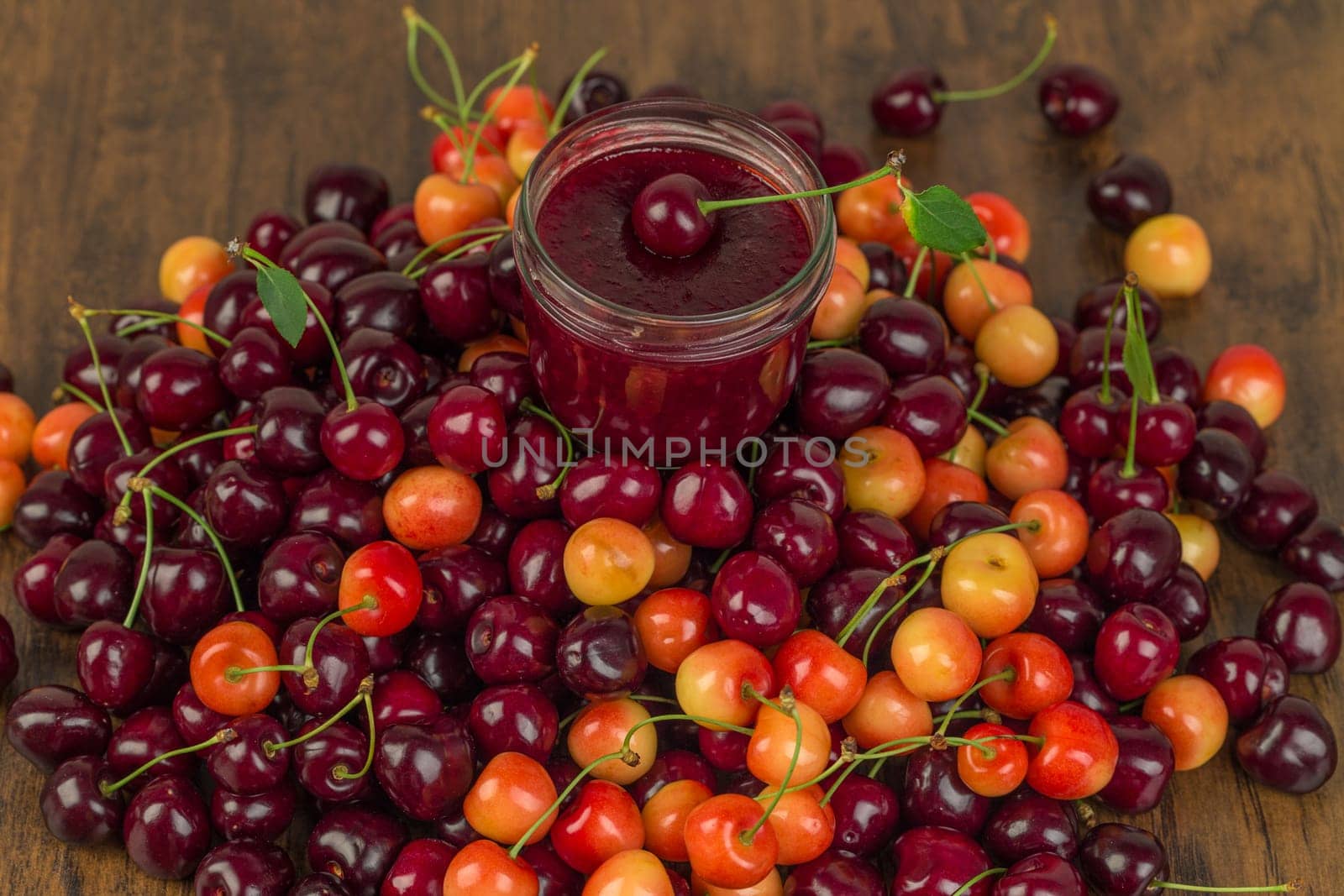 Cook cherry jam