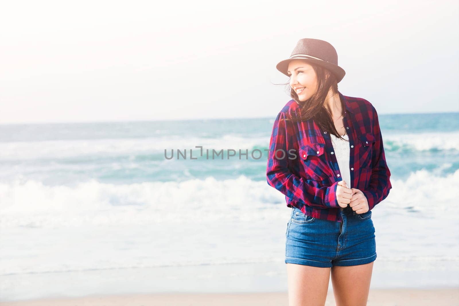 Portrtait of a happy girl enjoying the day on the beach