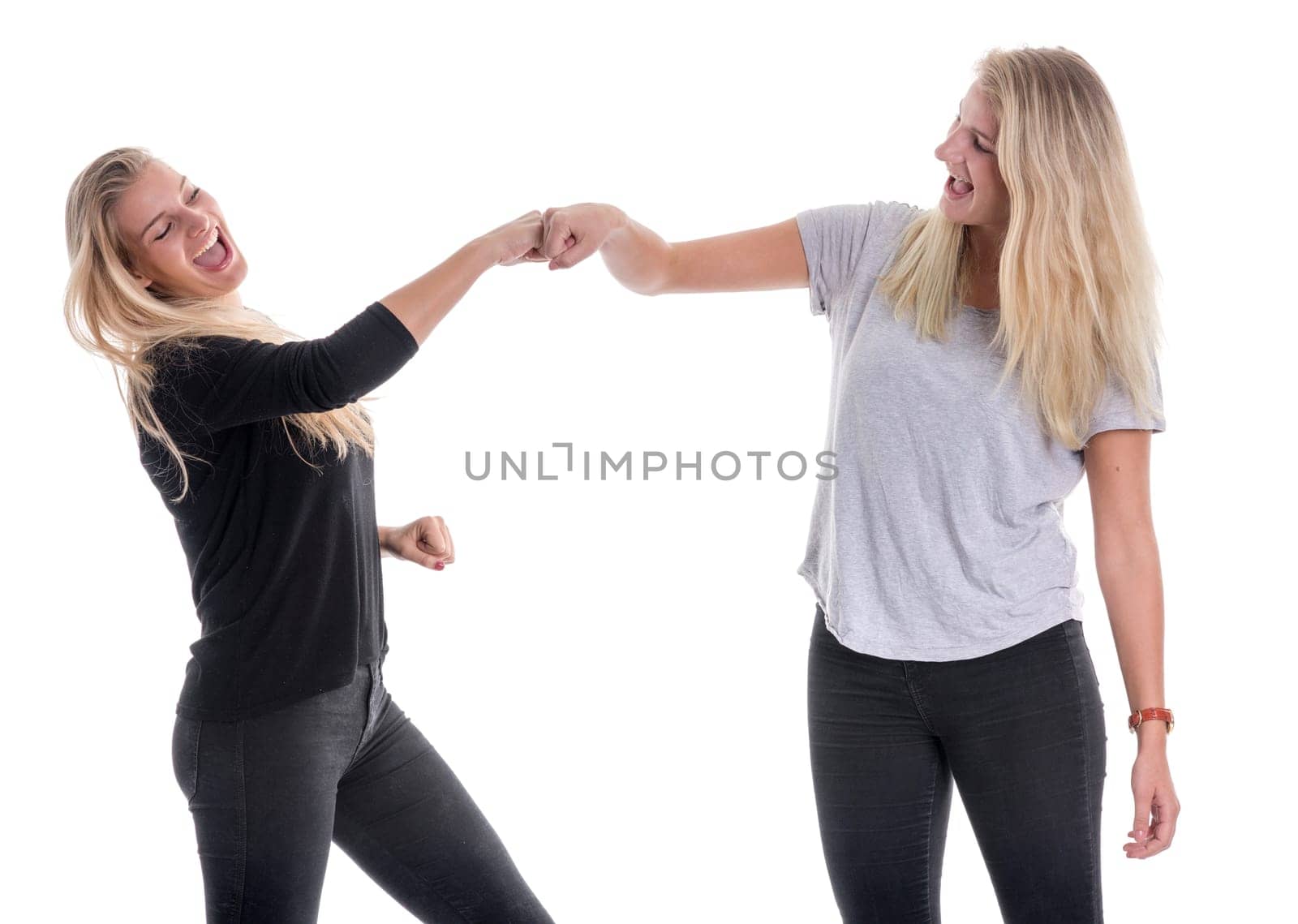 2 Sisters stick together