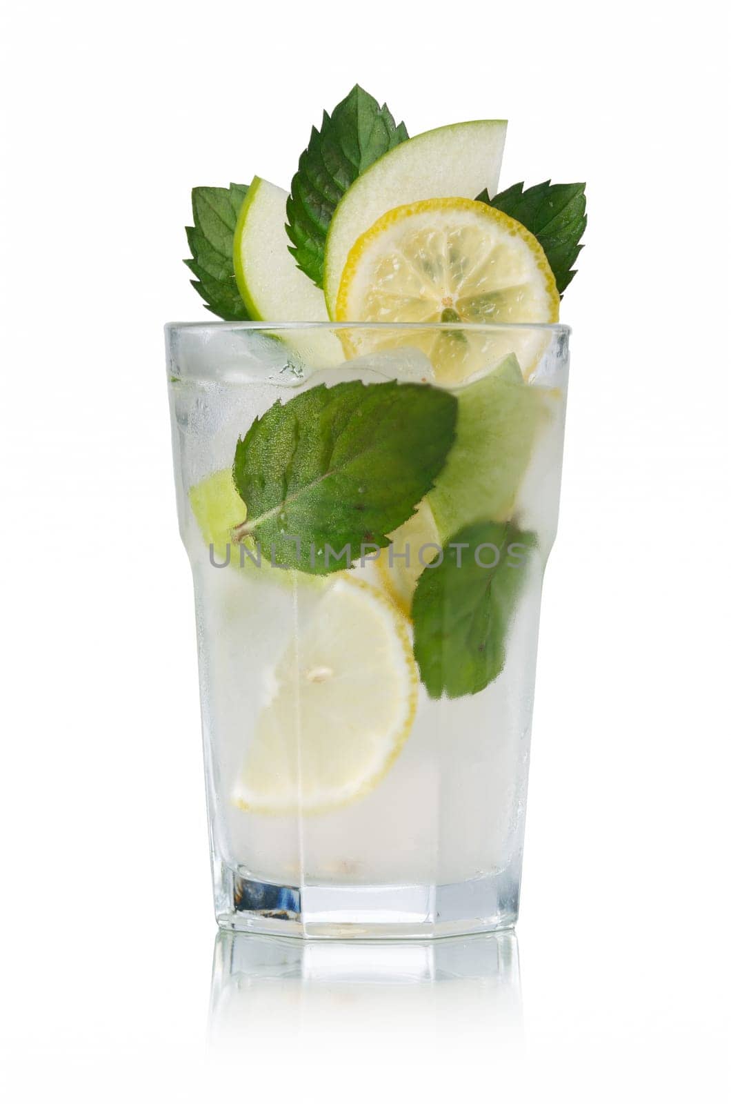 Apple mojito garnished with interleaved apple slices, fresh mint leaves and lemon slices. Variation of popular refreshing cocktail with rum, mint, lemon and an apple.