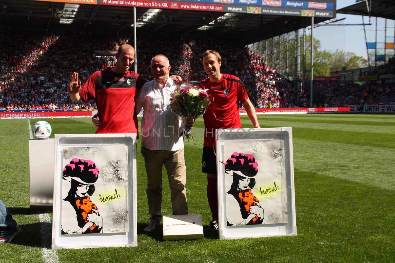 Farewell from Freiburg: Oliver Barth (left) and ex-national player Andreas Hinkel leave SC Freiburg at the end of the season. Supervisor Menner (centre) ends his engagement at SCF