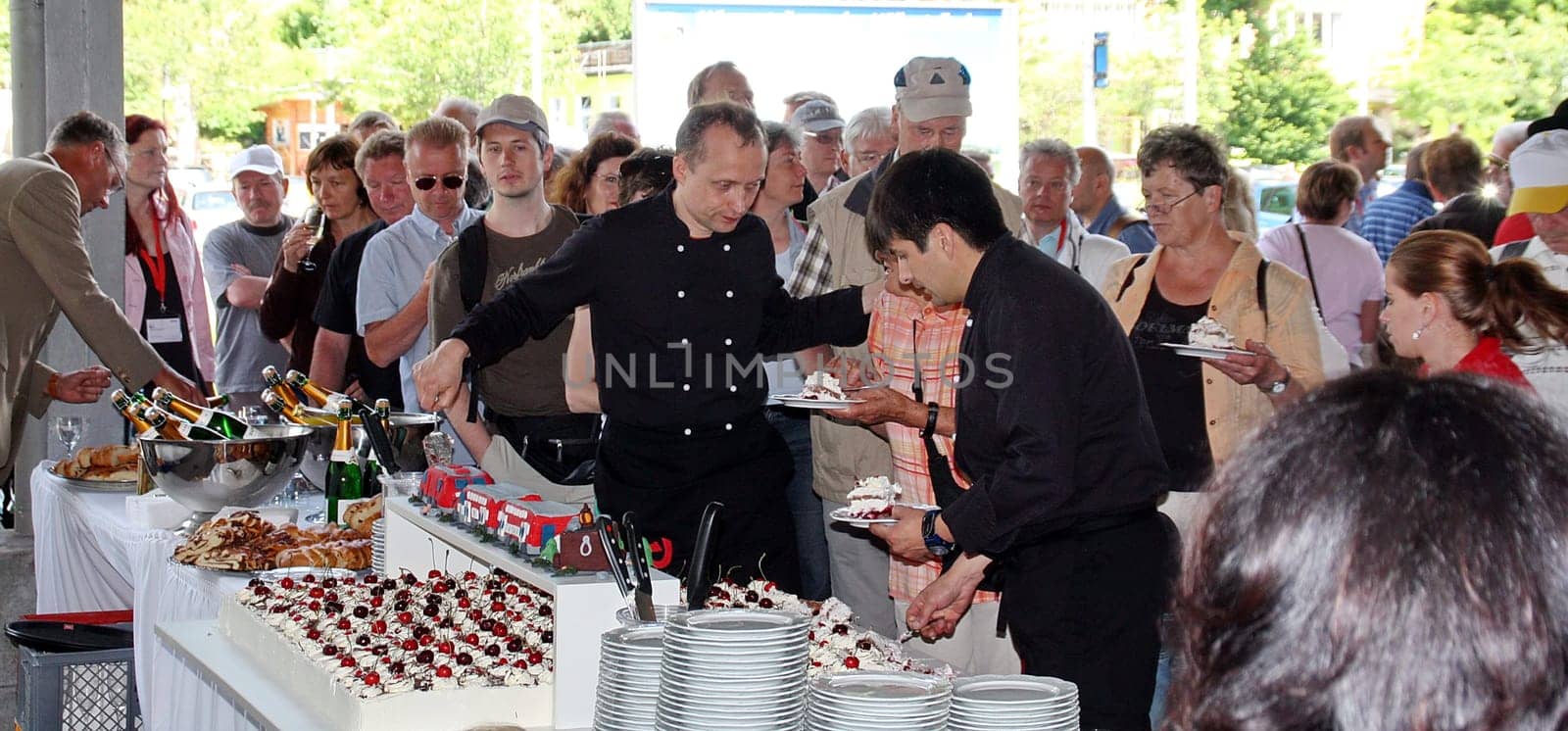 On 24 June 2012,the 125th anniversary of the 'Höllentalbahn' from Freiburg to Titisee was celebrated with a large station festival at Titisee station. Baden-Württemberg Transport Minister Winfried Hermann