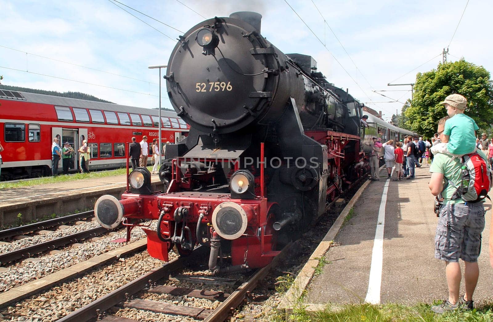 On 24 June 2012,the 125th anniversary of the 'Höllentalbahn' from Freiburg to Titisee was celebrated with a large station festival at Titisee station. Baden-Württemberg Transport Minister Winfried Hermann
