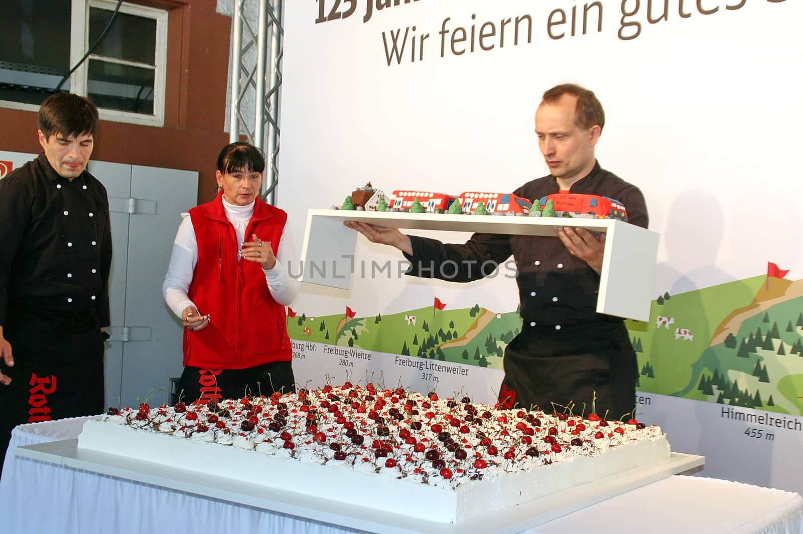 On 24 June 2012,the 125th anniversary of the 'Höllentalbahn' from Freiburg to Titisee was celebrated with a large station festival at Titisee station. Baden-Württemberg Transport Minister Winfried Hermann