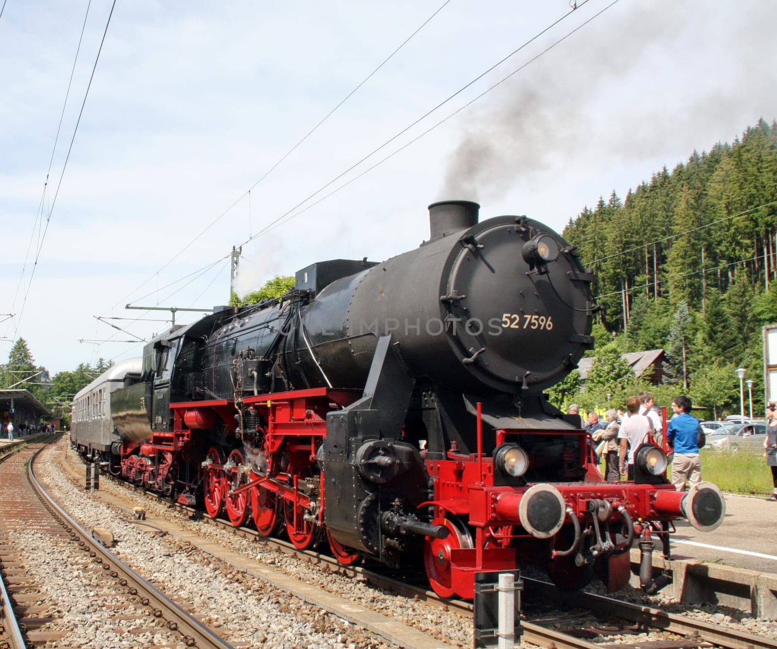 On 24 June 2012,the 125th anniversary of the 'Höllentalbahn' from Freiburg to Titisee was celebrated with a large station festival at Titisee station. Baden-Württemberg Transport Minister Winfried Hermann