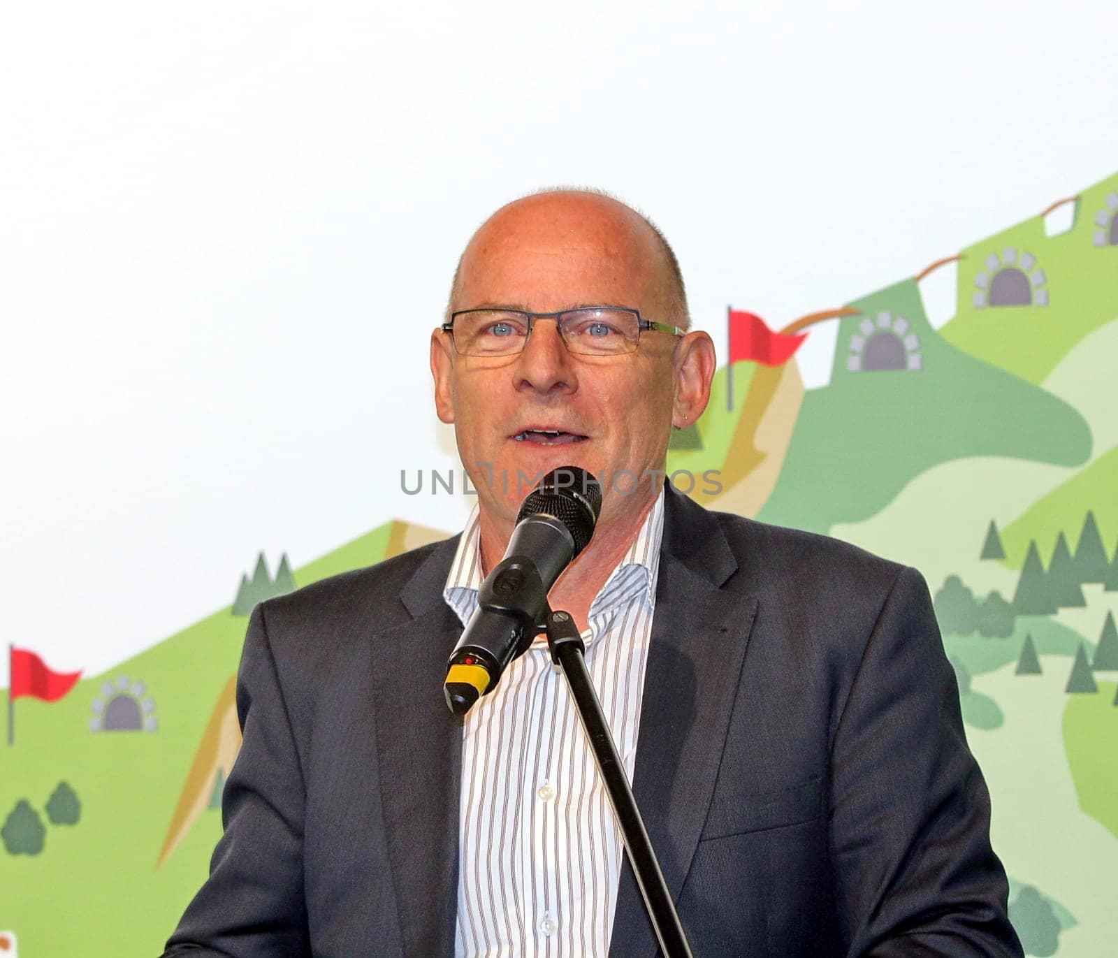 On 24 June 2012,the 125th anniversary of the 'Höllentalbahn' from Freiburg to Titisee was celebrated with a large station festival at Titisee station. Baden-Württemberg Transport Minister Winfried Hermann