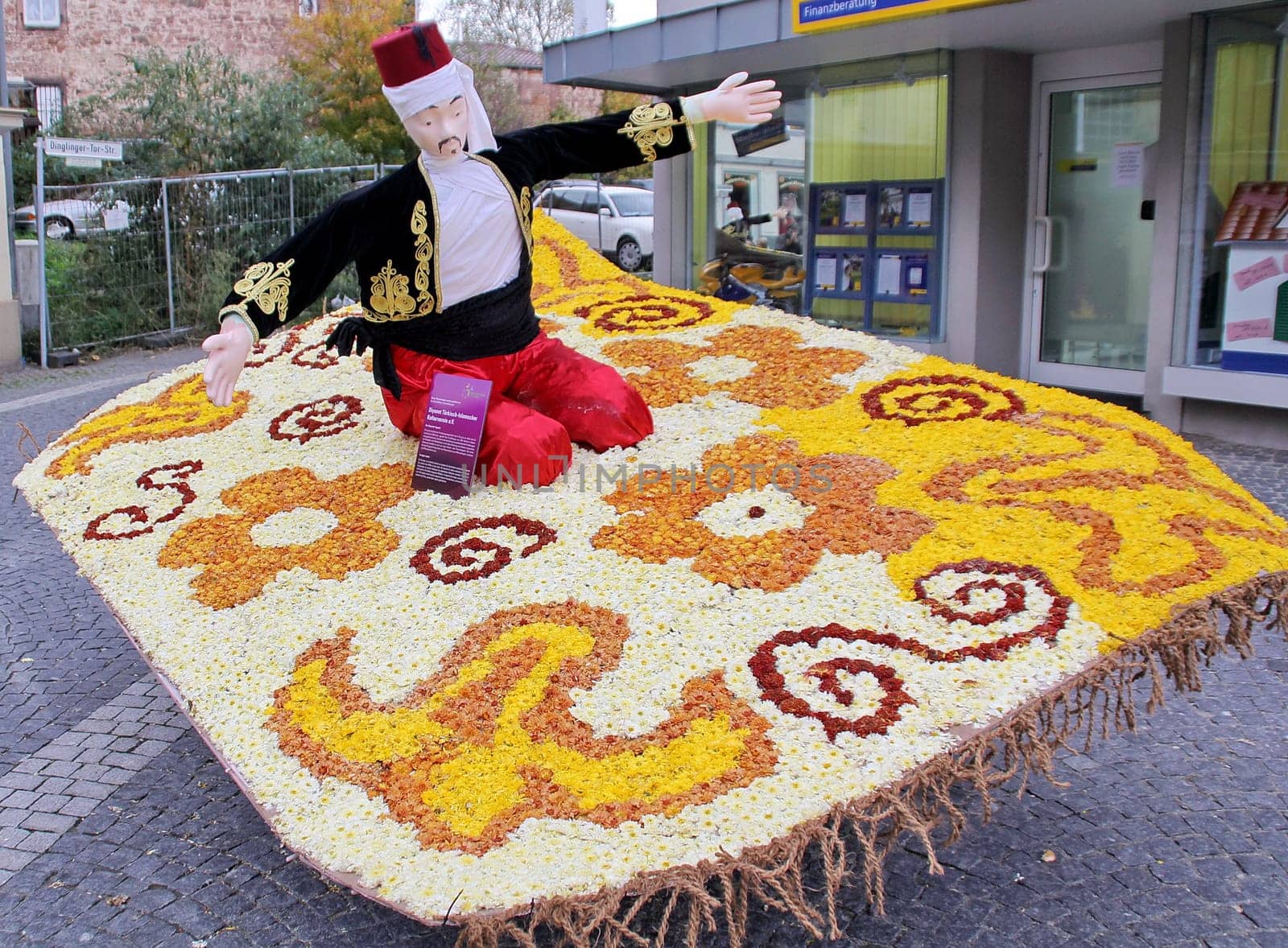 The chrysanthemum in Lahr has been around since 1997. Every autumn,the city centre of Lahr shines in colourful colours. Visitors from Germany and abroad,old and young will get their money's worth when visiting the Chrysanthema. And it is worth taking a souvenir from the chrysanthemum with you: liqueur,beer,soap,oil from chrysanthemums can be purchased there.