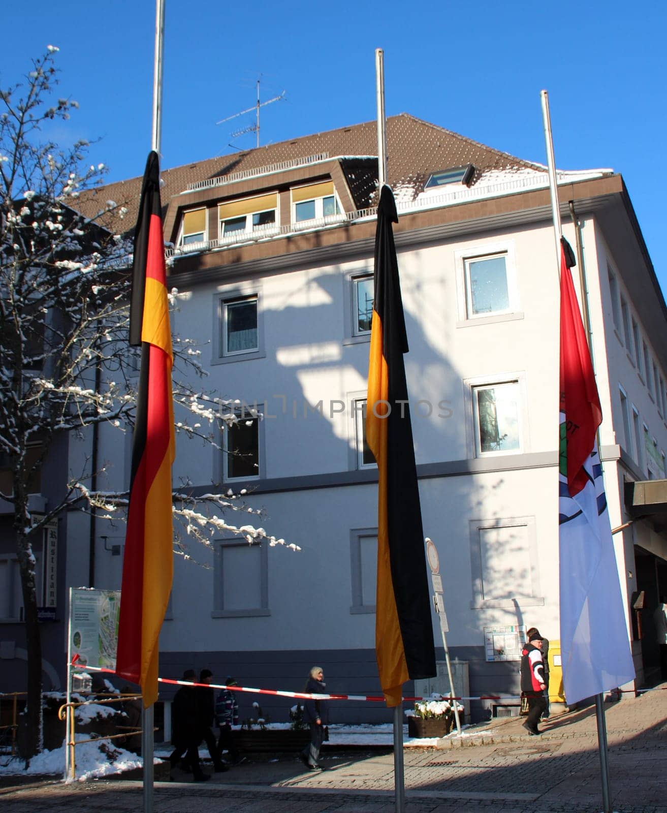 At a funeral in the Münster ?St. James? in Titisee-Neustadt,the bereaved,friends and helpers said goodbye to the 14 people killed in last Monday's fire disaster. Federal President Joachim Gauck and Baden-Württemberg's Prime Minister Winfried Kretschmann had come to the Black Forest to express their condolences.  The funeral service was celebrated by Archbishop Robert Zollitsch and Regional Bishop Fischer. Funeral flag at Titisee-Neustadt Town Hall