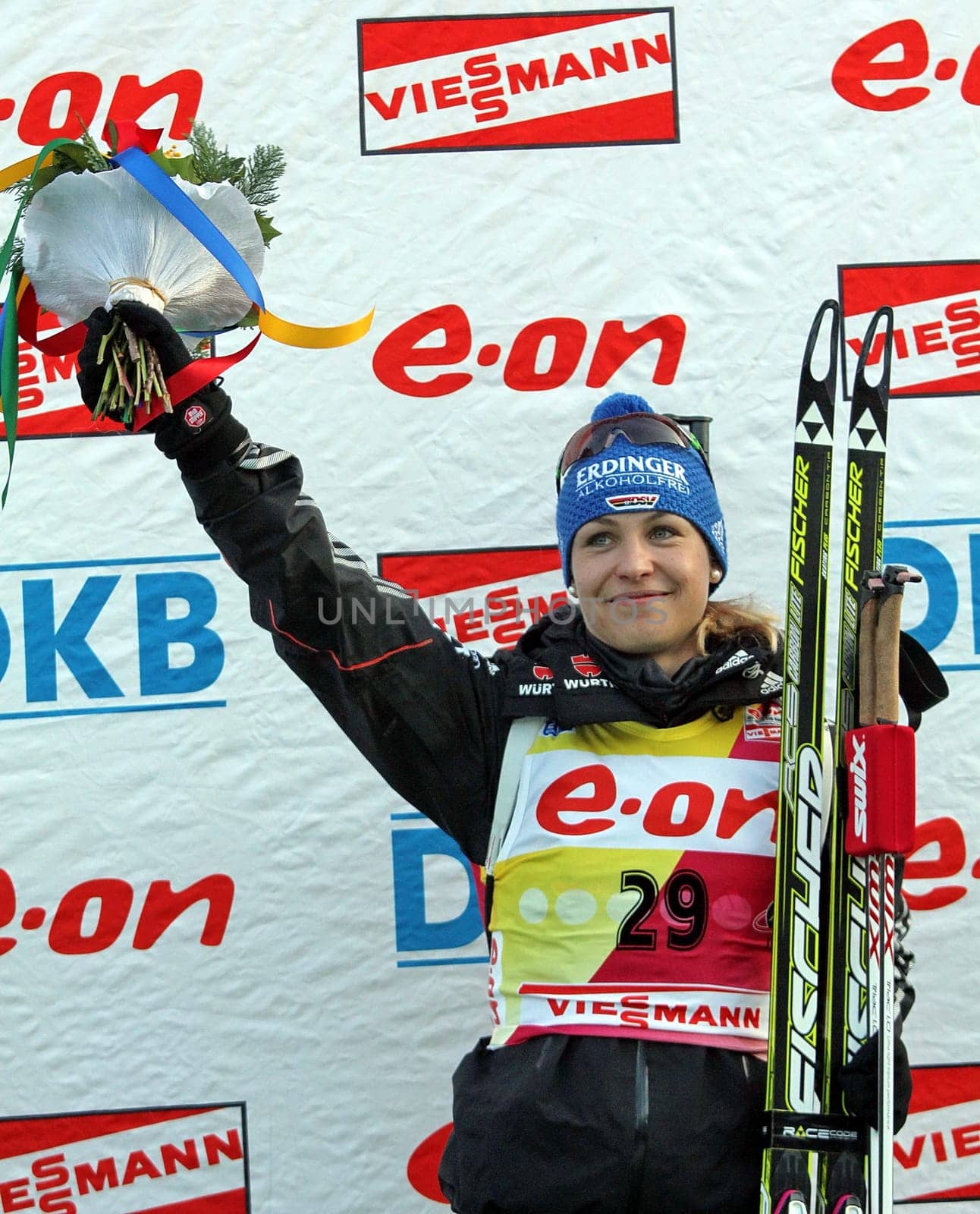 With flowers and gold - the sprint world champion Magdalena Neuner greets