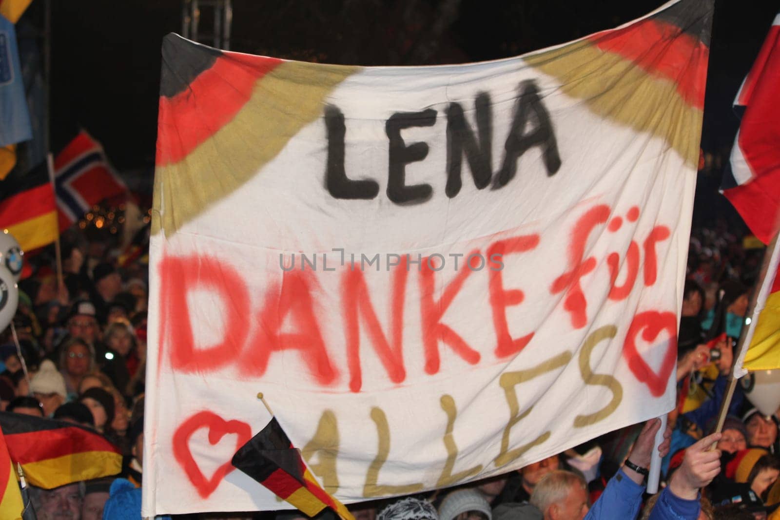 Thank you Lena,farewell of the fans from a great athlete: Magdalena Neuner says servus for good on Schalke