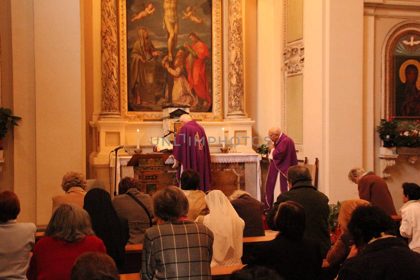 Rome /Italy - Roma/Italia - Vatican/Vaticano -People praying in Rome