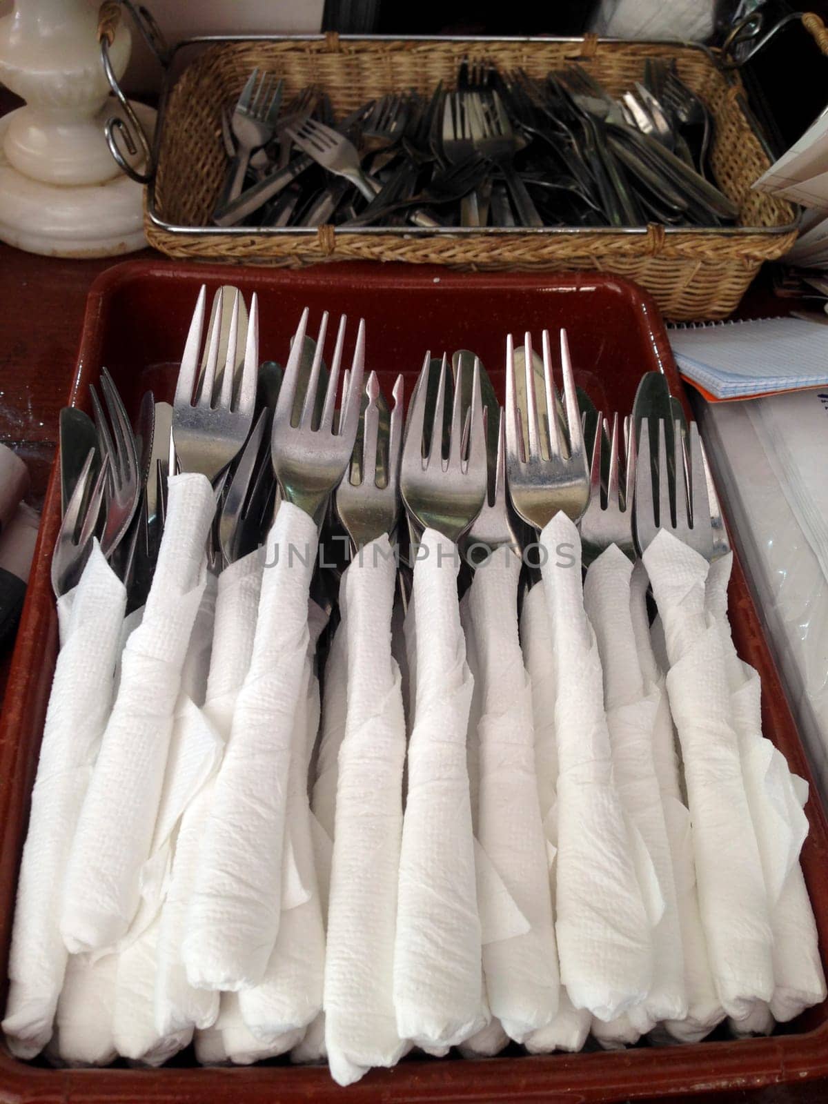 Baskets of forks covered with paper napkins