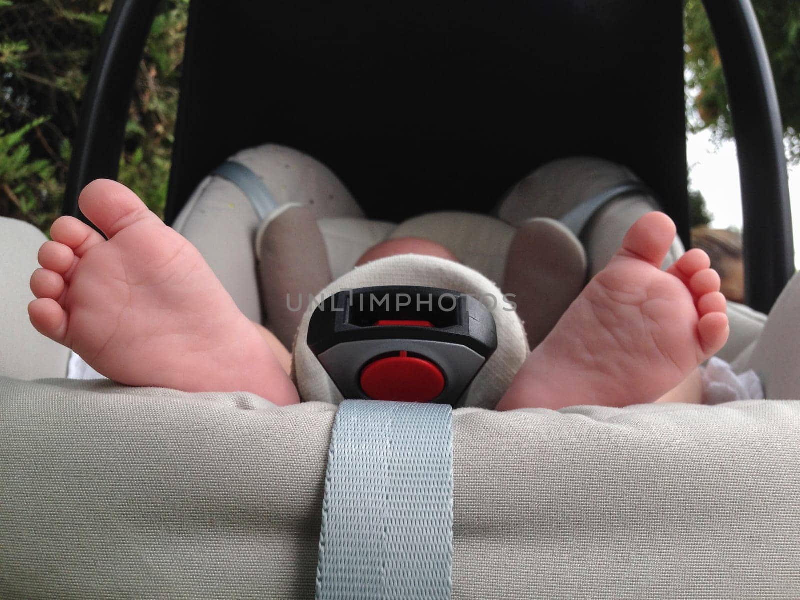 One month age baby feet at maxi cosi baby seat
