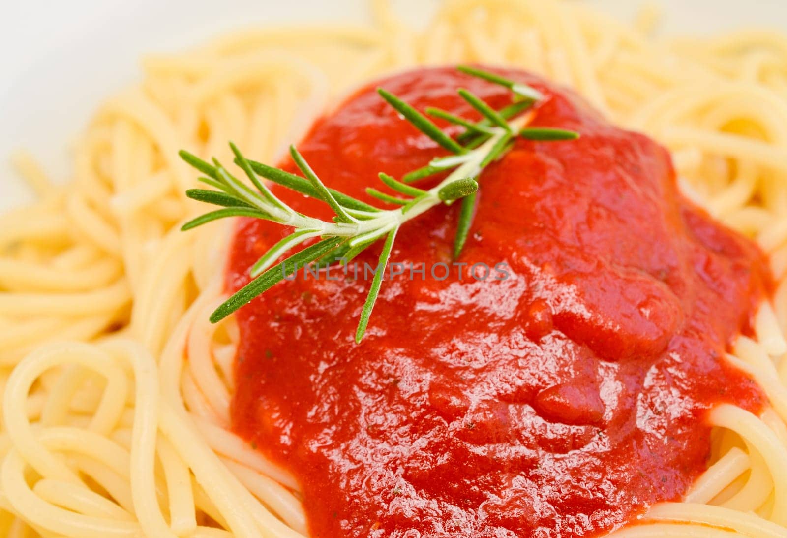 Close up of spaghetti with tomato sauce