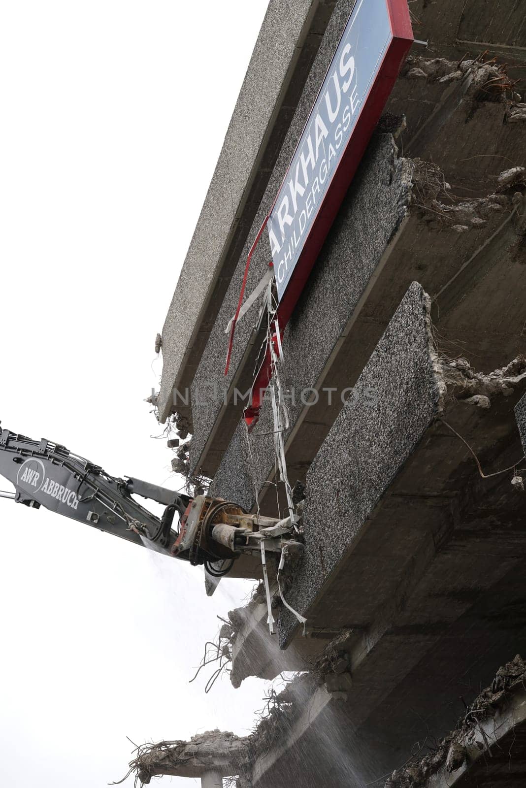 Demolition of the car park at Schildergasse in Cologne