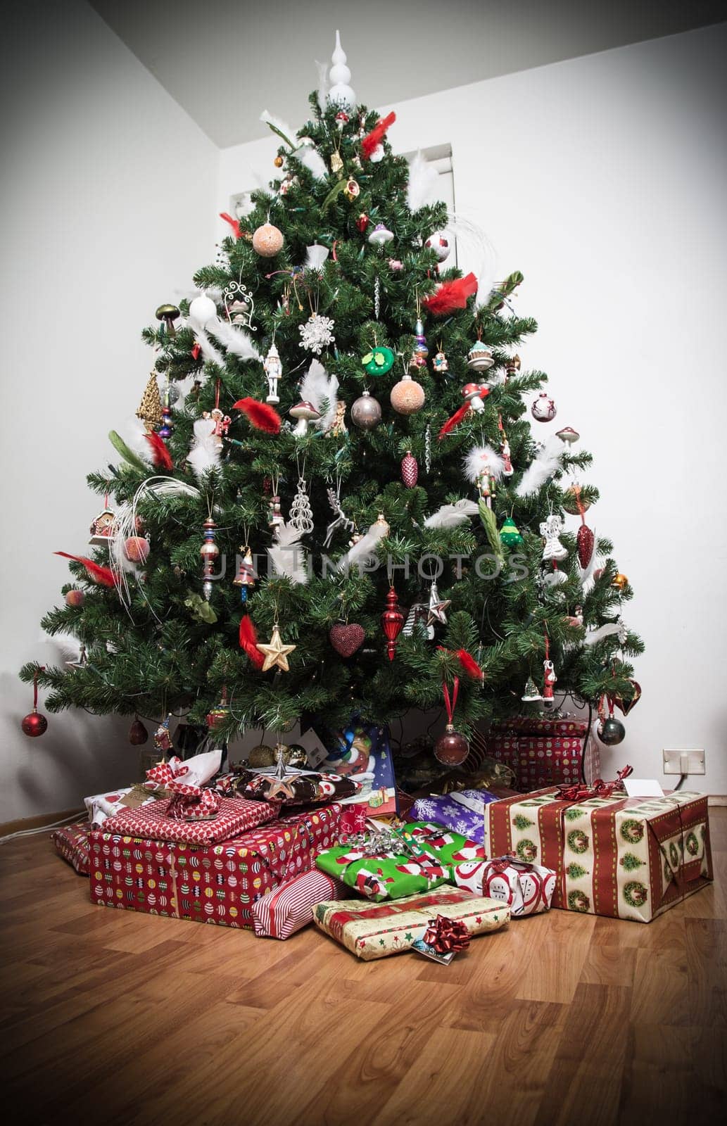 Decorated christmas tree with presents under it