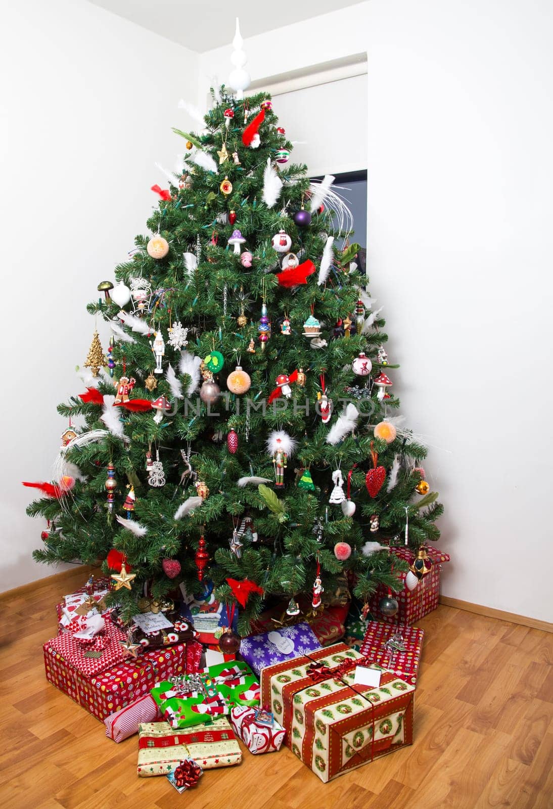 Decorated christmas tree with presents under it