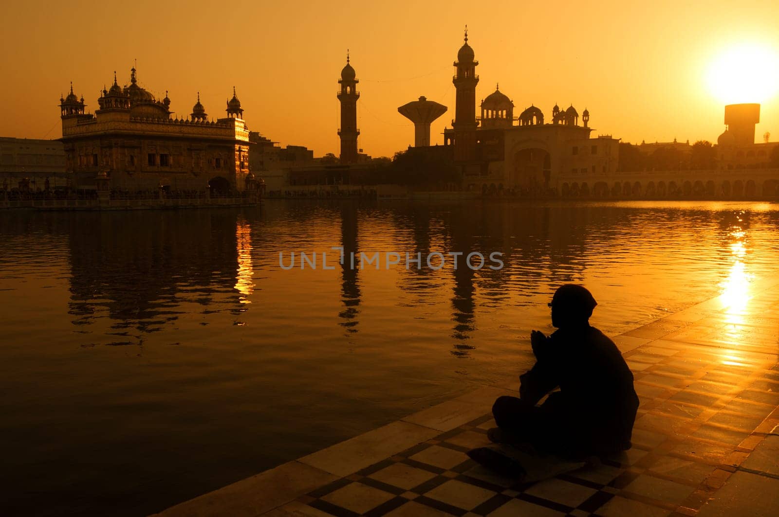 Sikh pilgrims sitting beside the holy pool,Golden Temple,Amritsar,Punjab state,India,Asia