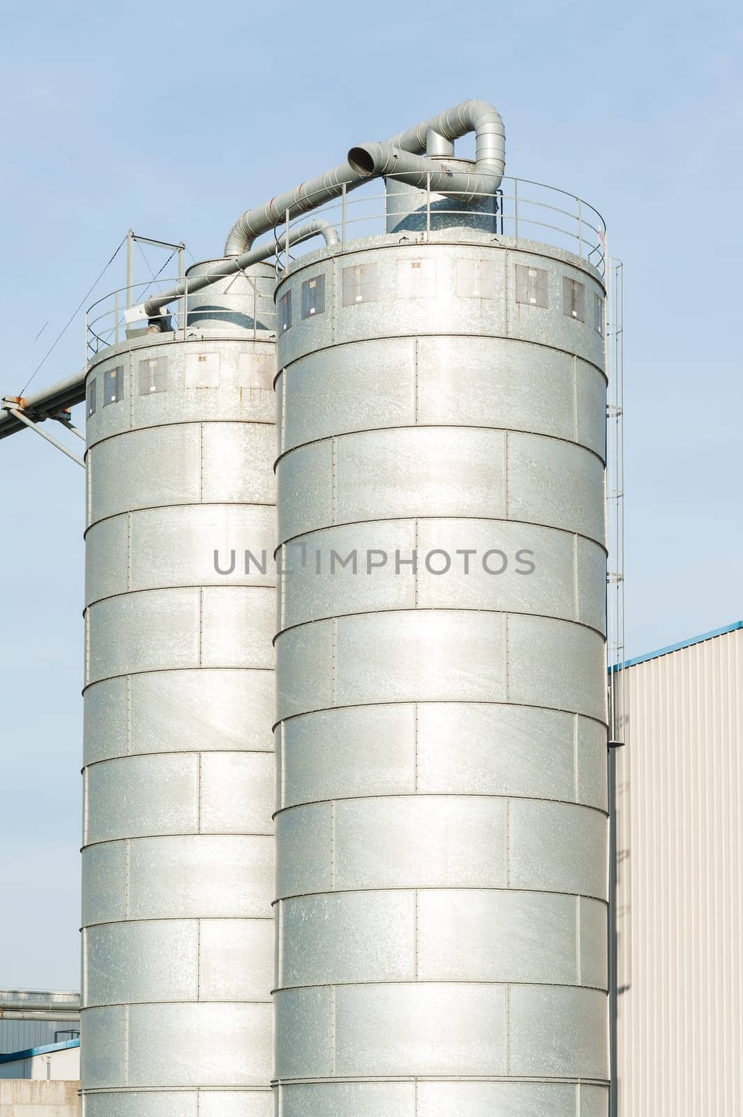 Industrial silos for chemical production, by stainless steel
