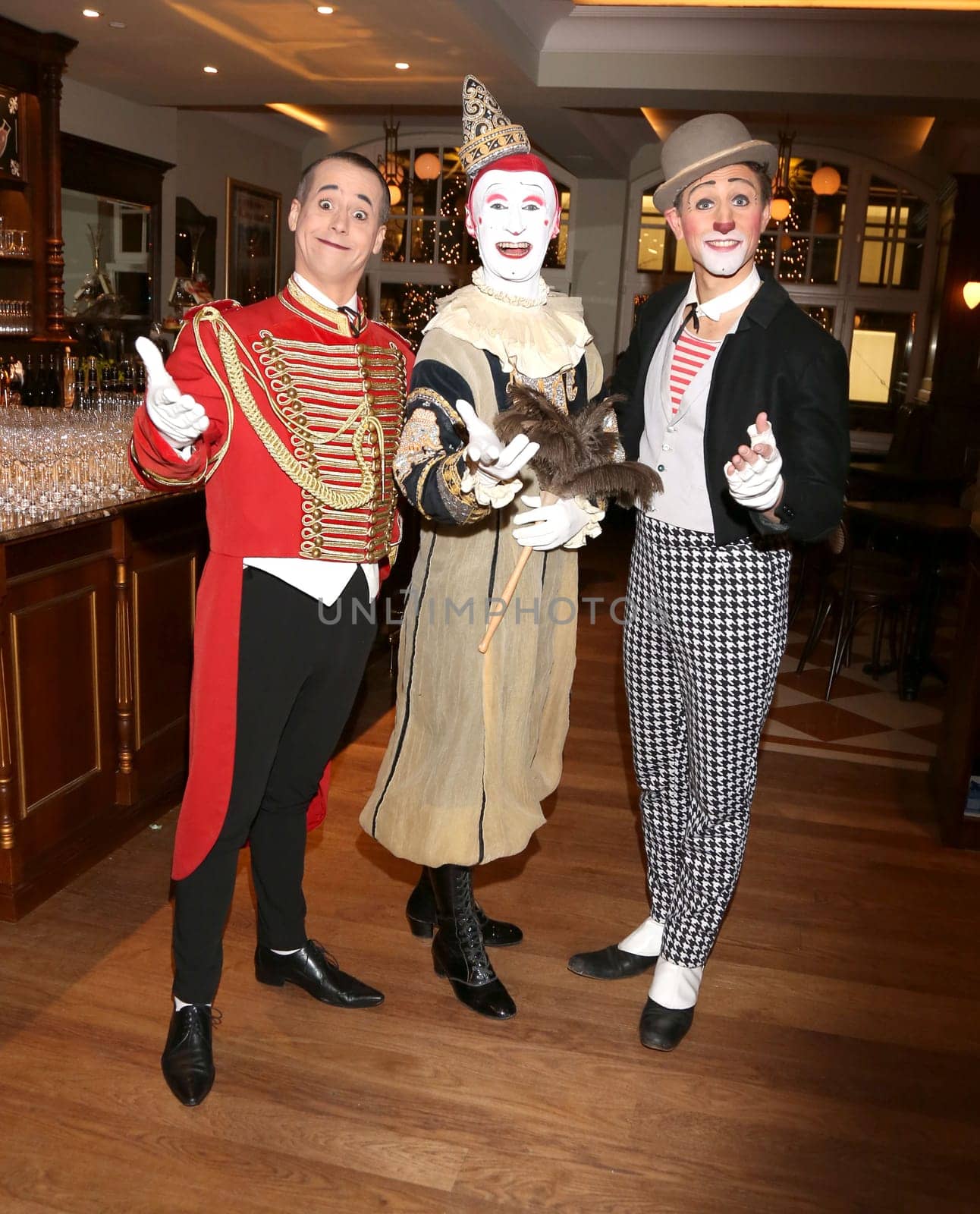 Roncalli Clowns , Roncalli Grand Cafe opening at the Levanthehaus Hamburg on 01.12.2015