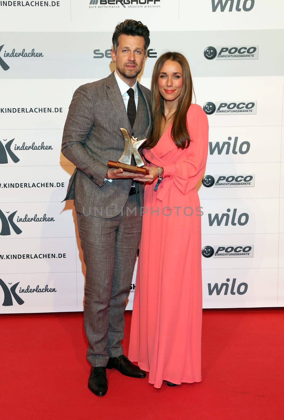 Annemarie Carpendale and Wayne Carpendale, Kinderlachen Gala 2015 at the Westfalenhalle Dortmund on 28.11.2015