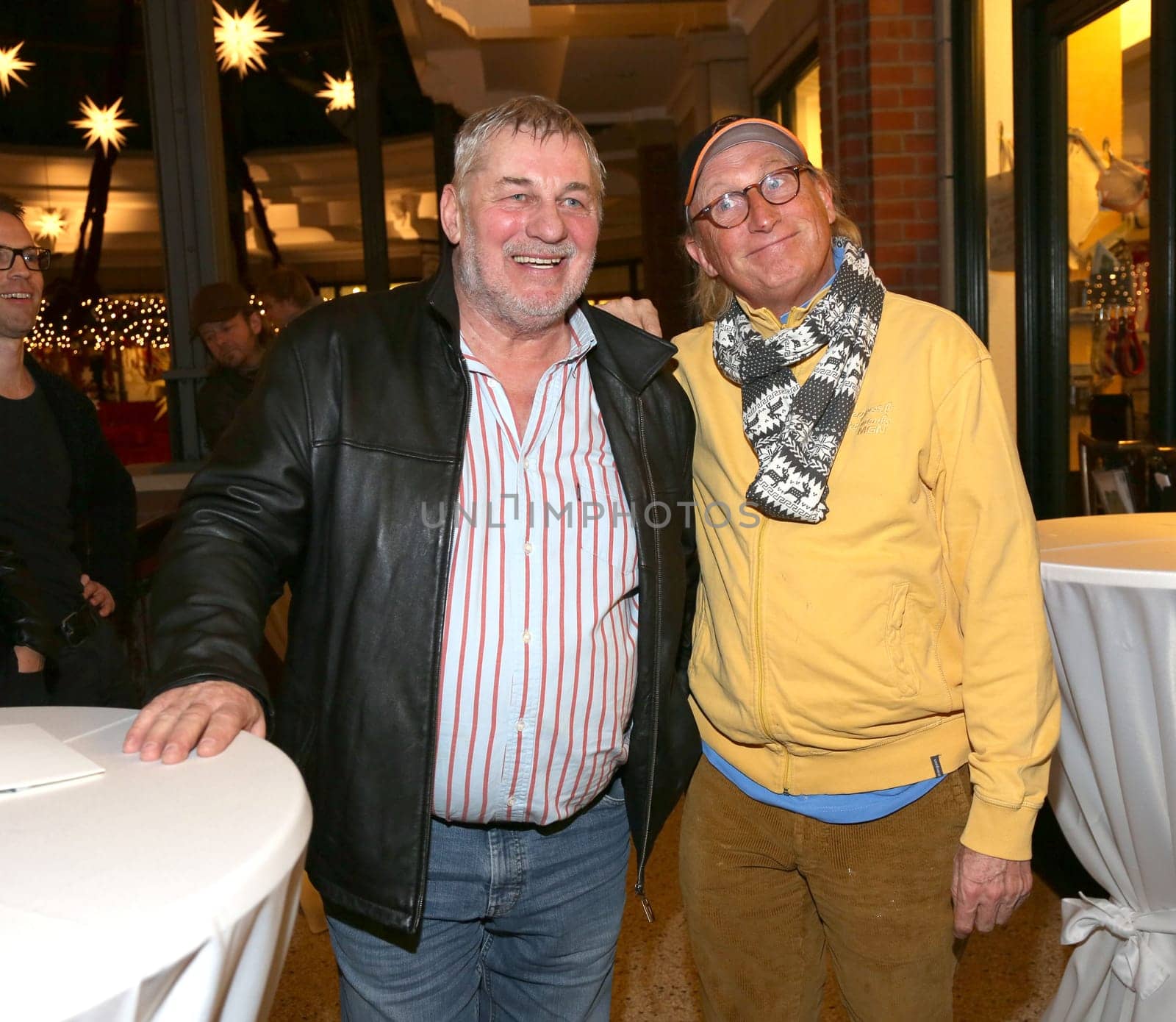 heinz hoenig und otto waalkes,\r\nroncalli grand cafe eroeffnung im levanthehaus hamburg am 01.12.2015