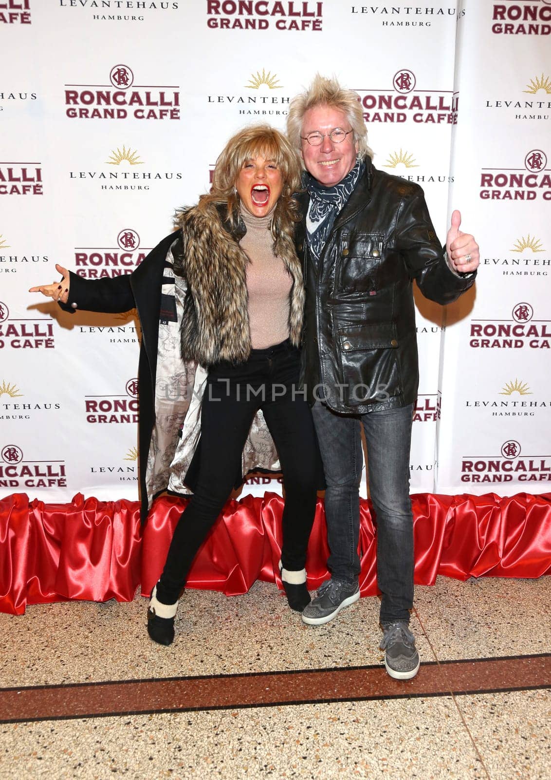 Susi Salm und Ulli Salm , Roncalli Grand Cafe Eroeffnung im Levanthehaus Hamburg am 01.12.2015