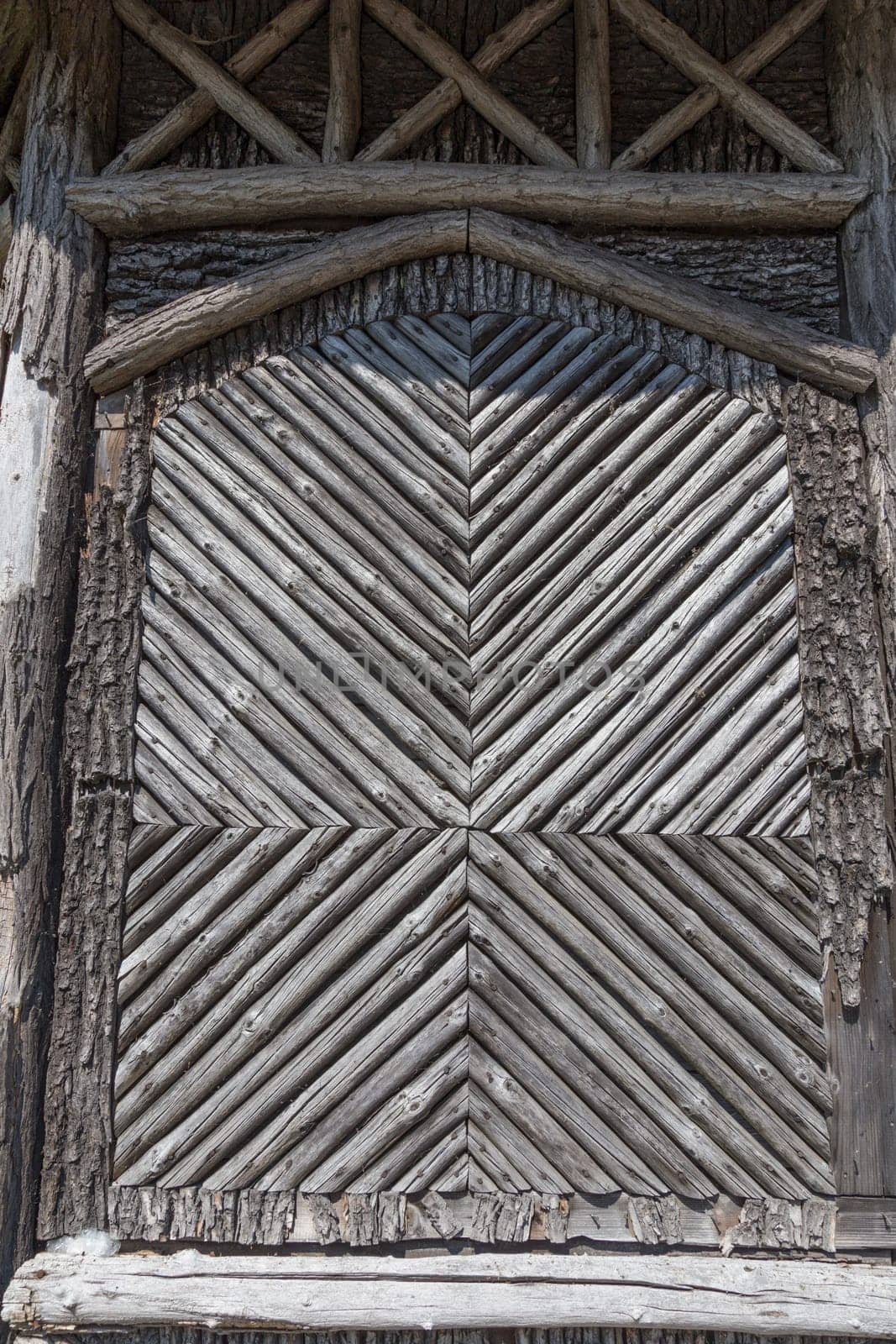 Side wall of a building decorated with roundwood