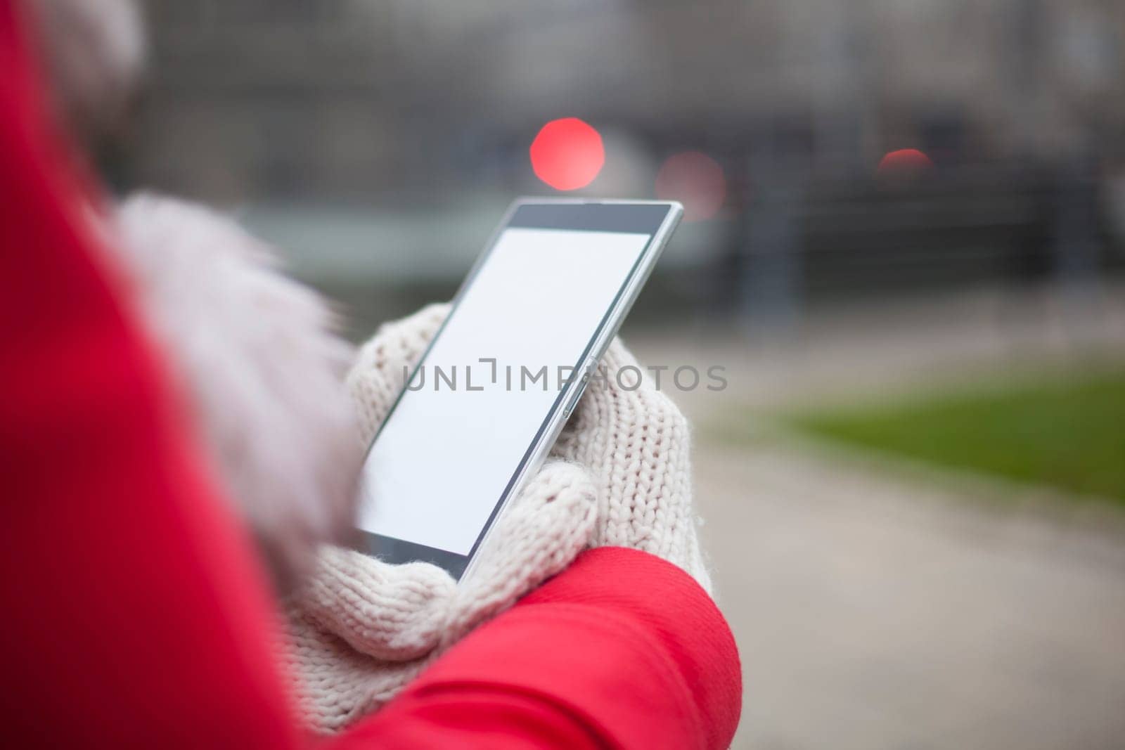 Traveling woman with mobile phone, cold weather