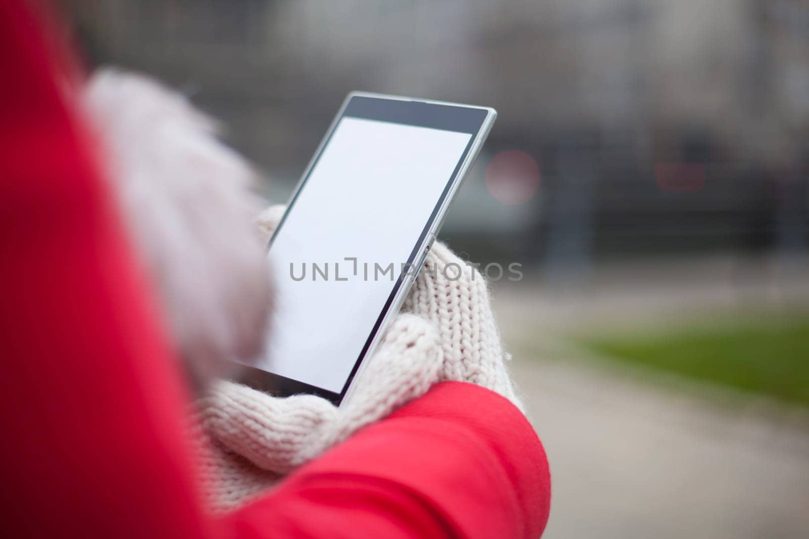 Traveling woman with mobile phone, cold weather