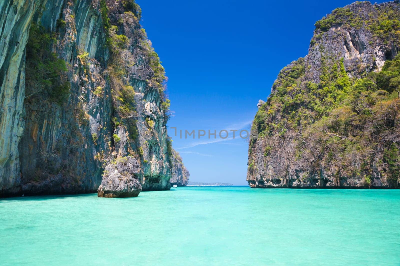 Picture perfect tropical Maya bay on Koh Phi Phi Le Island, Thailand, Asia.