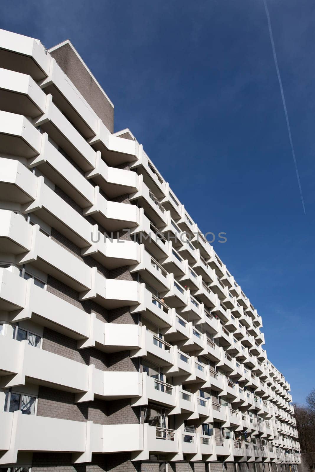Apartment block from the seventies. At the moment a lot of the apartments are used as social housing and for the elderly. The flats are located in a tranquil area.  The white concrete balconies are painted last year.