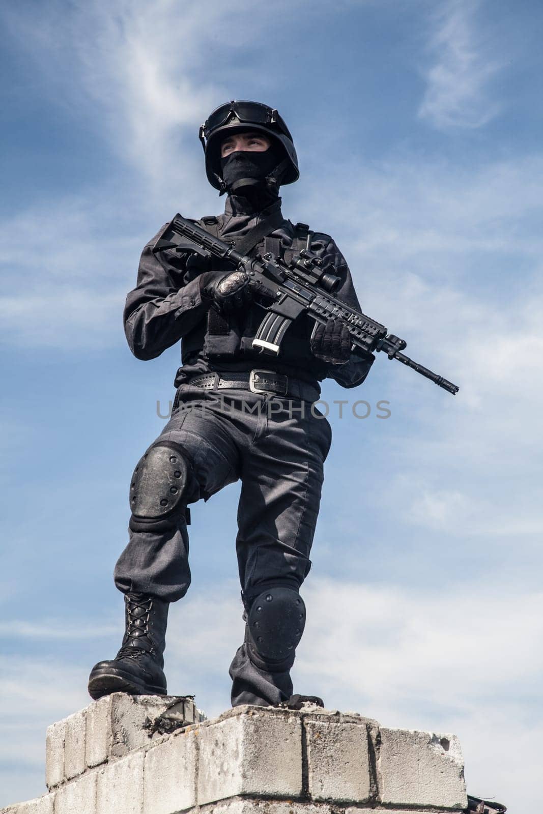 Spec ops police subdivision SWAT in action