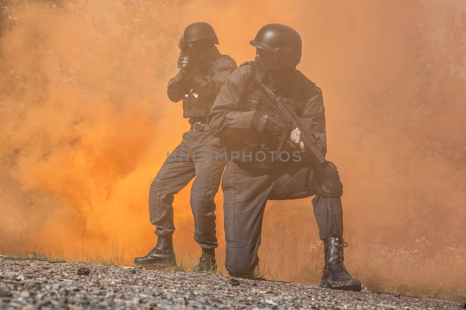 Spec ops police subdivision SWAT in action