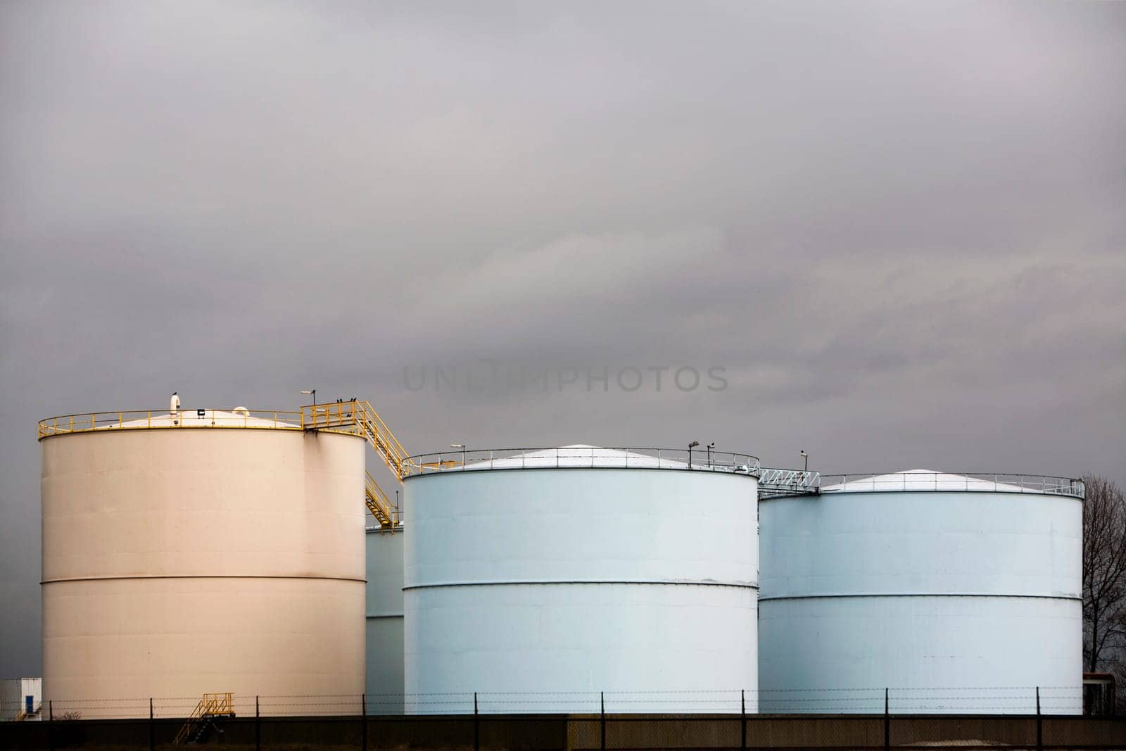 Industrial storage tanks