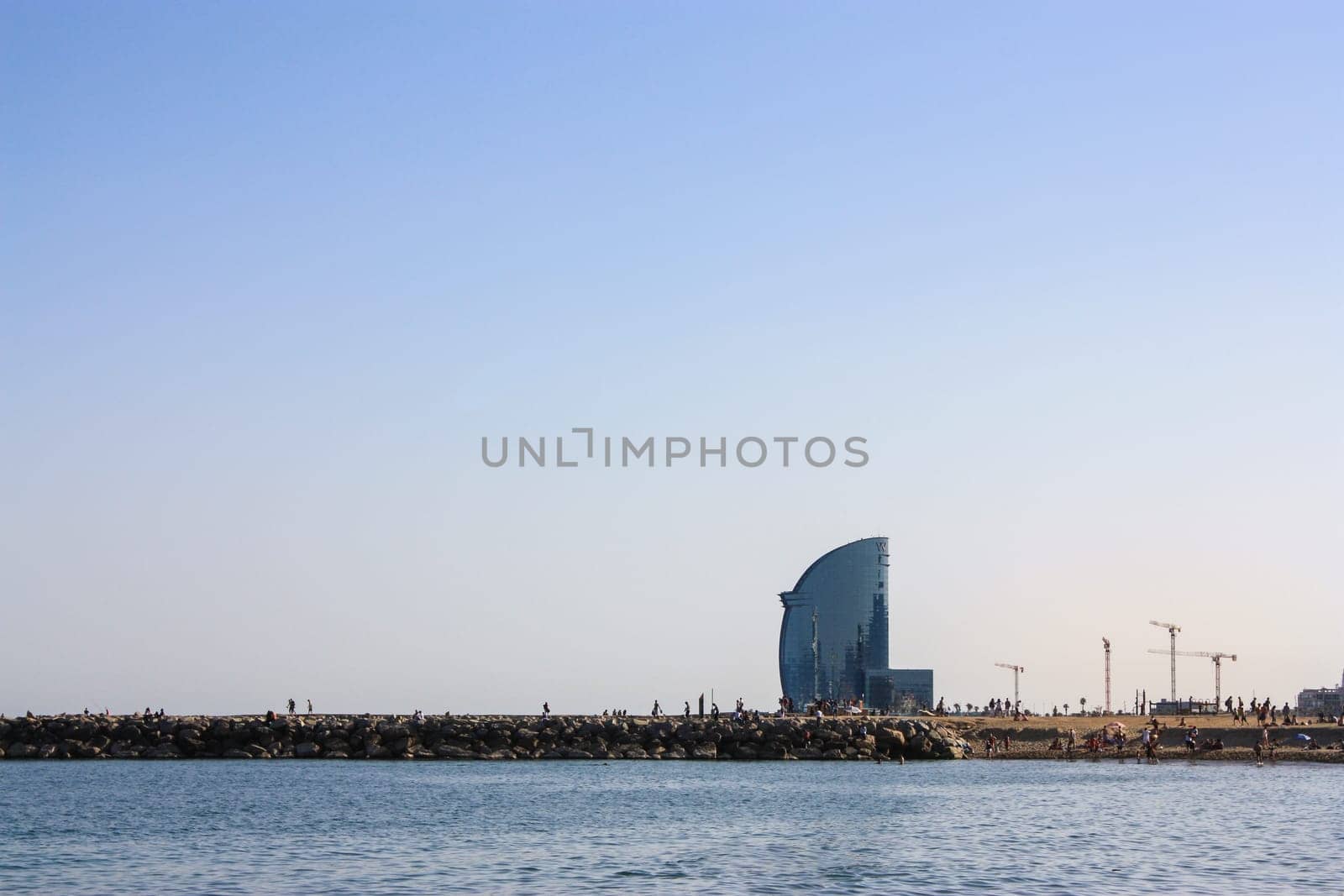 Barcelona,a port city on the Mediterranean Between Antiquity and Modernity