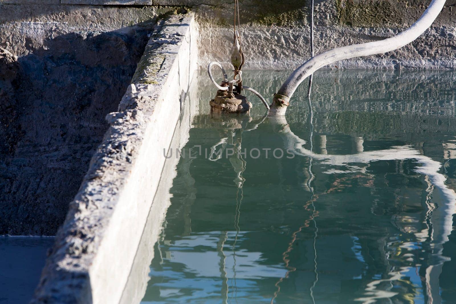 Industrial baths for preparing cement