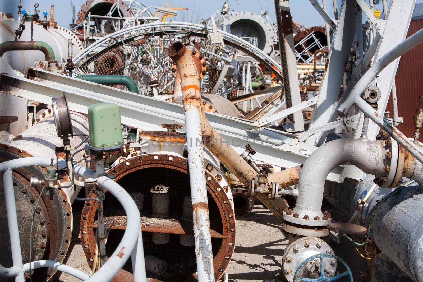Industrial recycling of metal pipelines, tubes, valves, storage tanks and other construction material scrap.