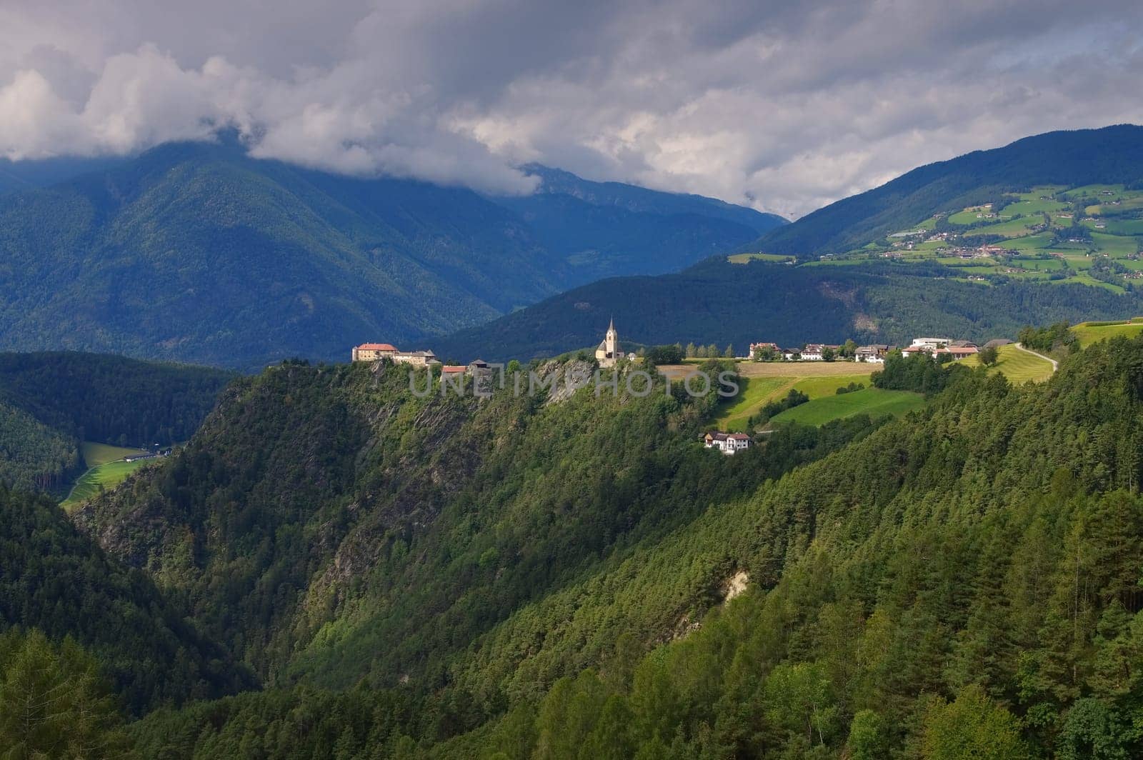 dasc Rodenegg Castle in South Tyrol - the Rodenegg castle in Alto Adige