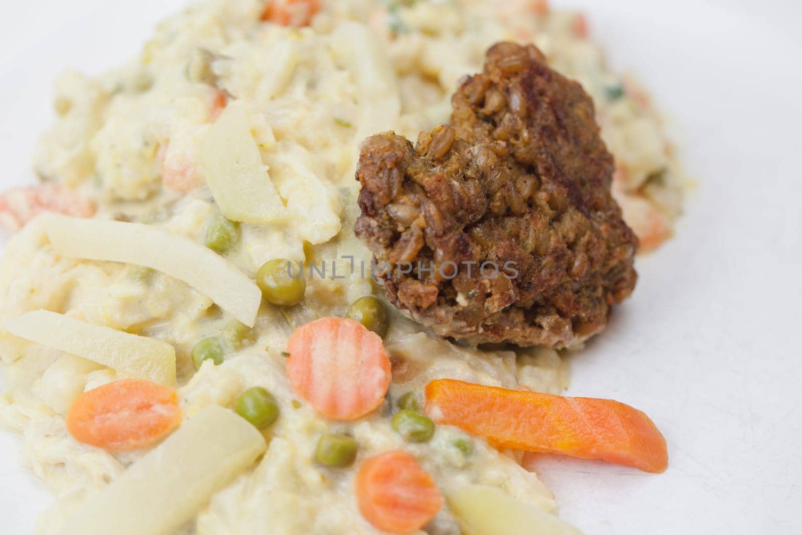 Vegetarian with heart - Green seed roasts on colorful vegetables,tasty,fresh and fast in preparation