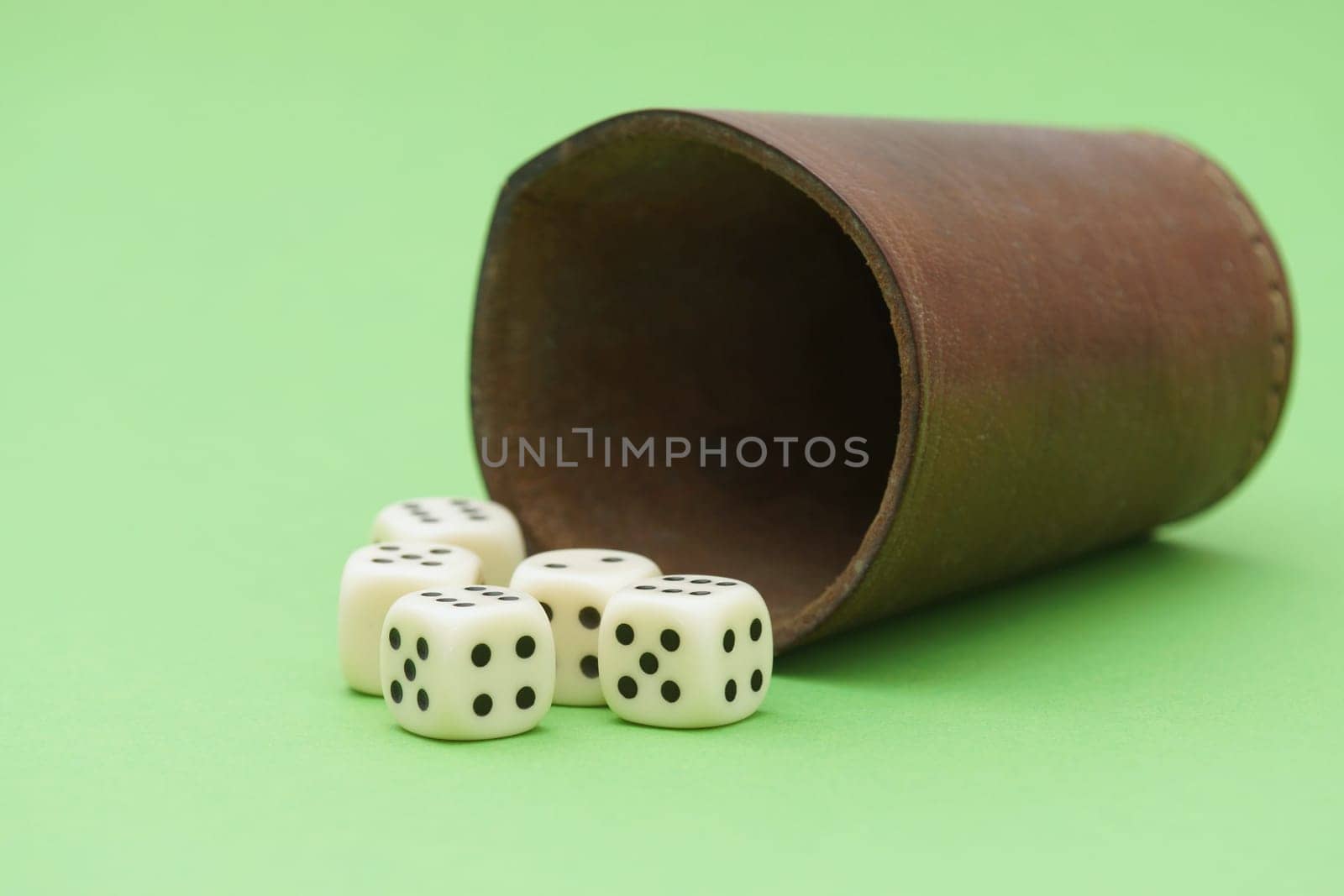 Wuerfel on a green background