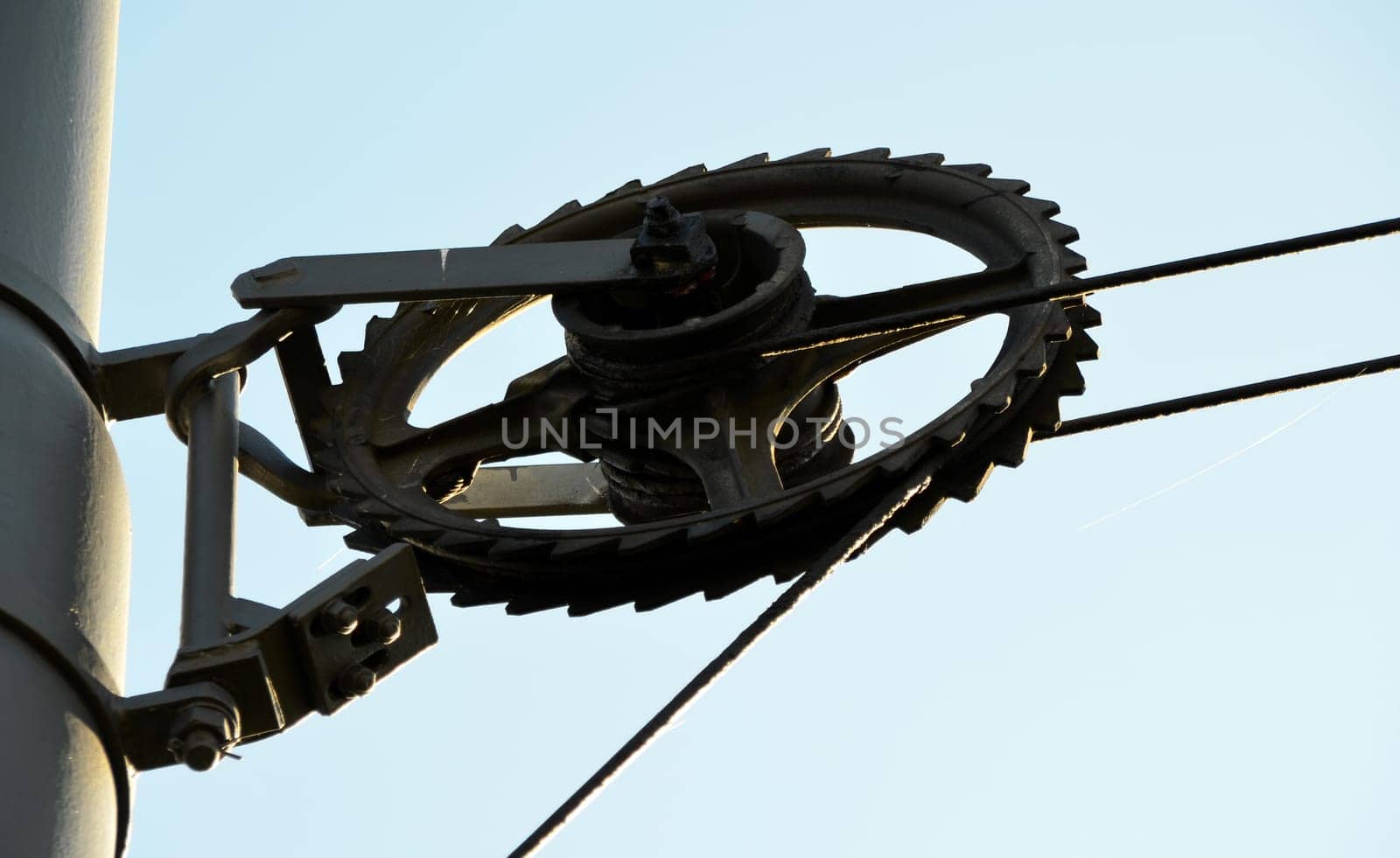 Wire rope mount for the tram