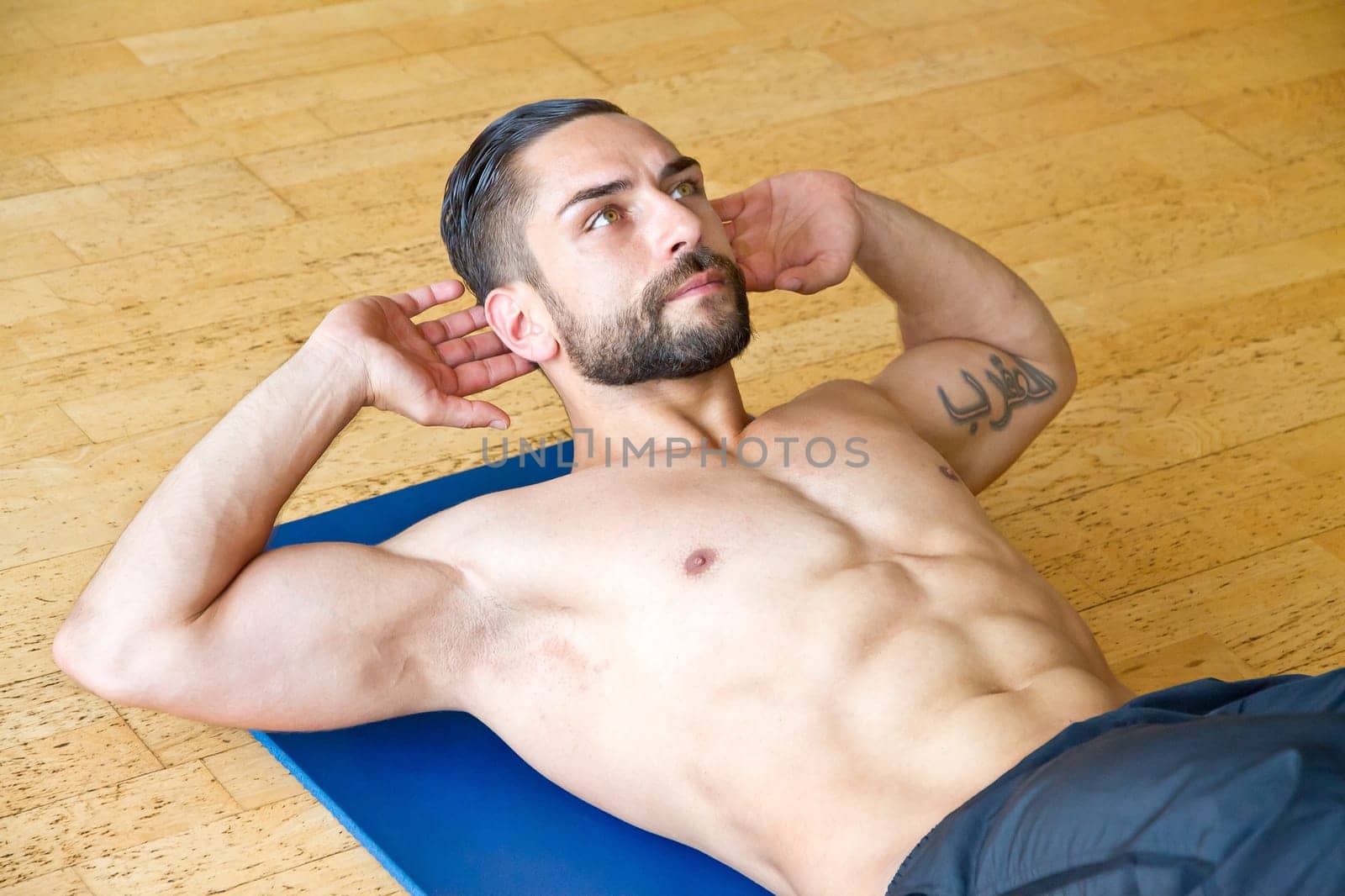 Abdominal muscles train